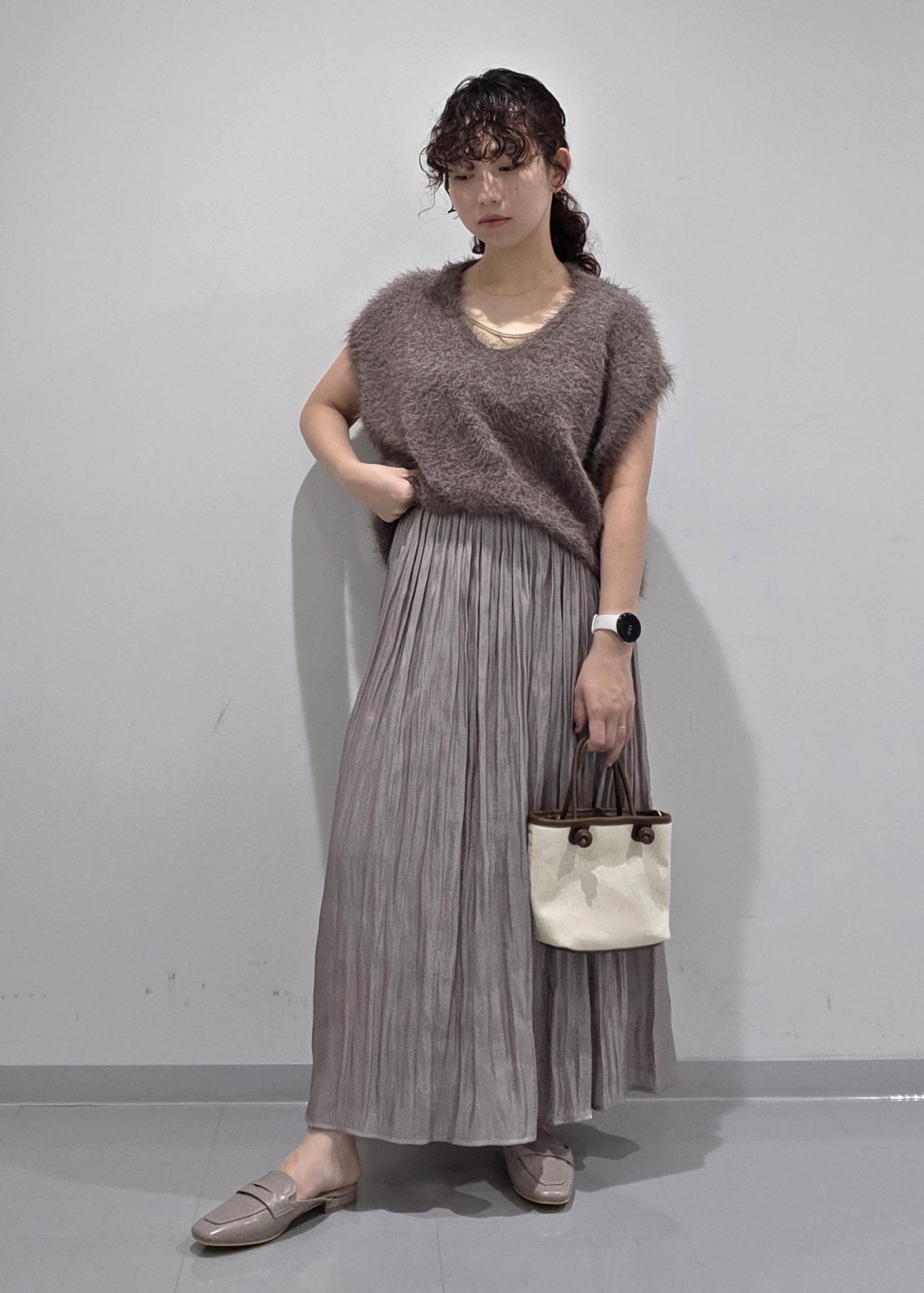 ROPE' PICNICのシャギーニットベストを使ったコーディネートを紹介します。｜Rakuten Fashion(楽天ファッション／旧楽天ブランドアベニュー)6117417