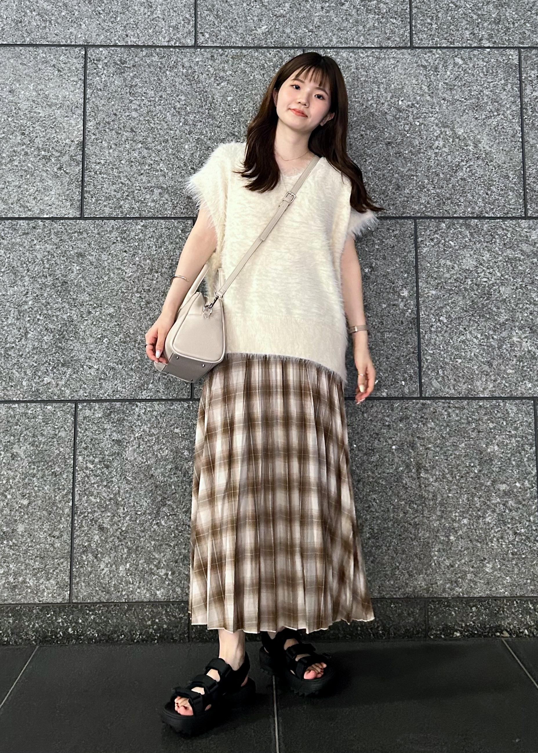 ROPE' PICNICのシャギーニットベストを使ったコーディネートを紹介します。｜Rakuten Fashion(楽天ファッション／旧楽天ブランドアベニュー)6117451