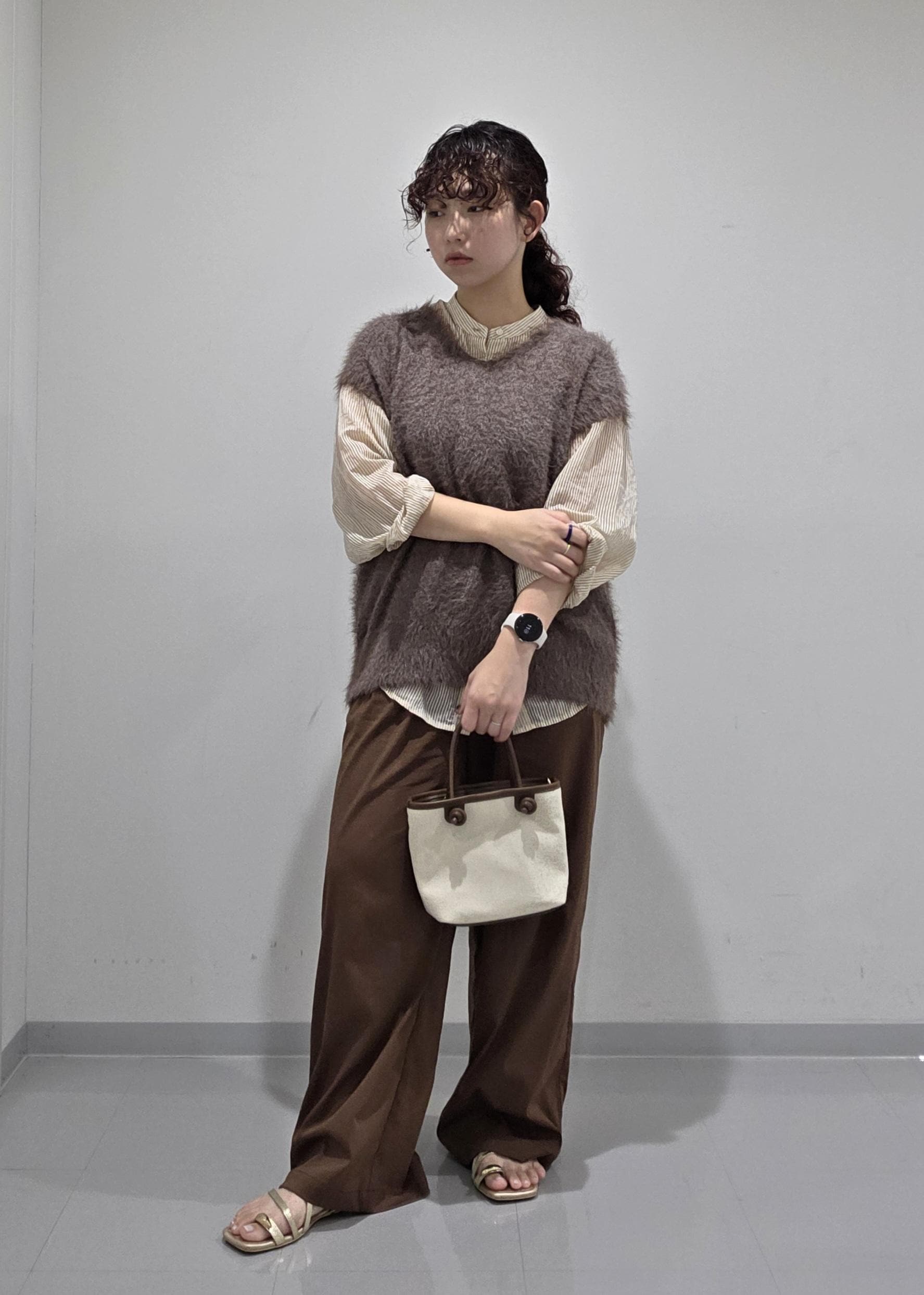 ROPE' PICNICのシャギーニットベストを使ったコーディネートを紹介します。｜Rakuten Fashion(楽天ファッション／旧楽天ブランドアベニュー)6117480