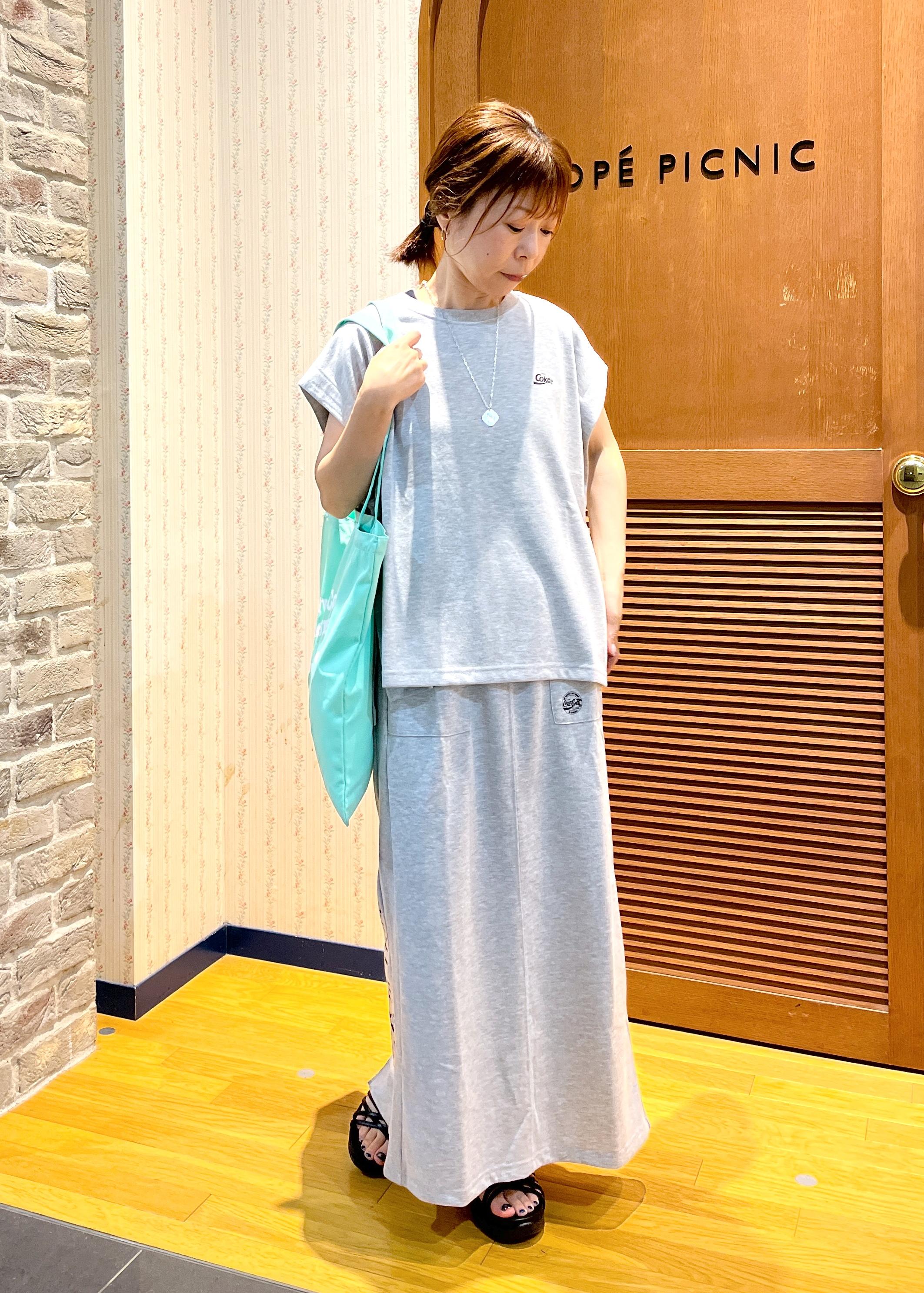 ROPE' PICNICの【Coca-Cola】【汗染み加工・セットアップ対応】ラメ入りミニ裏毛フレンチスリーブTシャツを使ったコーディネートを紹介します。｜Rakuten Fashion(楽天ファッション／旧楽天ブランドアベニュー)6117496