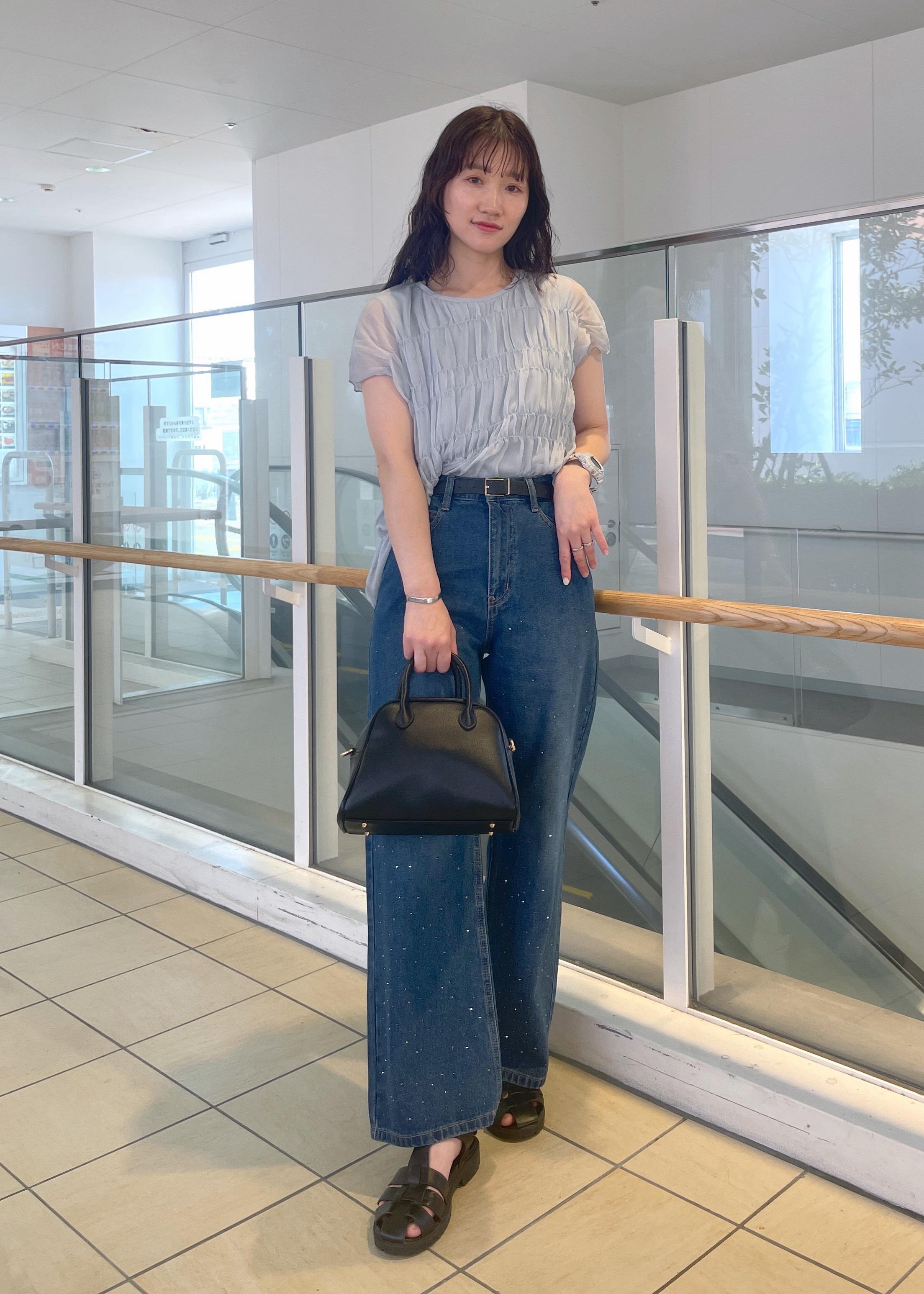 ROPE' PICNICの楊柳シャーリングシアートップスを使ったコーディネートを紹介します。｜Rakuten Fashion(楽天ファッション／旧楽天ブランドアベニュー)6117498