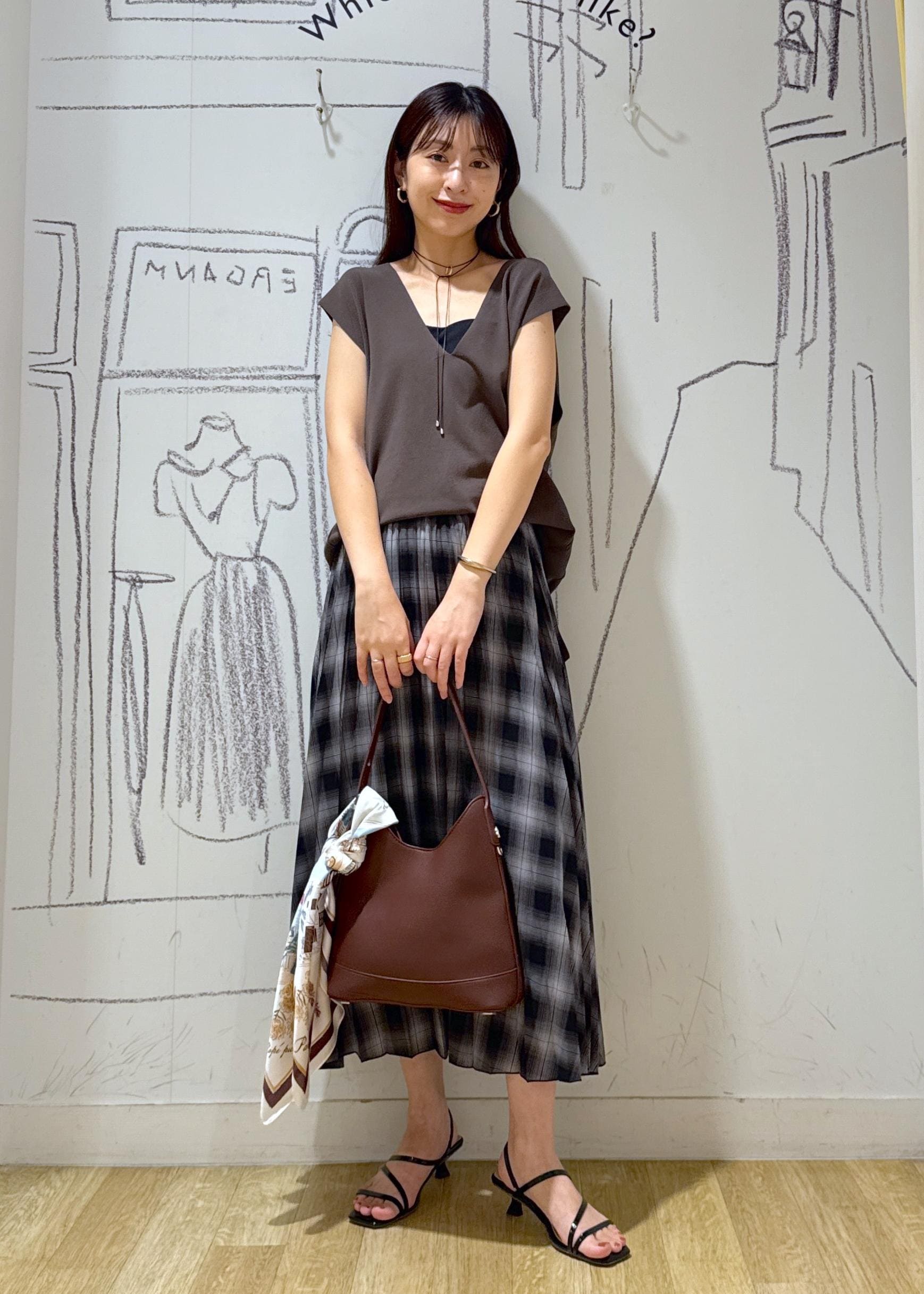 ROPE' PICNICの【洗濯機OK】深Vニットプルオーバーを使ったコーディネートを紹介します。｜Rakuten Fashion(楽天ファッション／旧楽天ブランドアベニュー)6117522