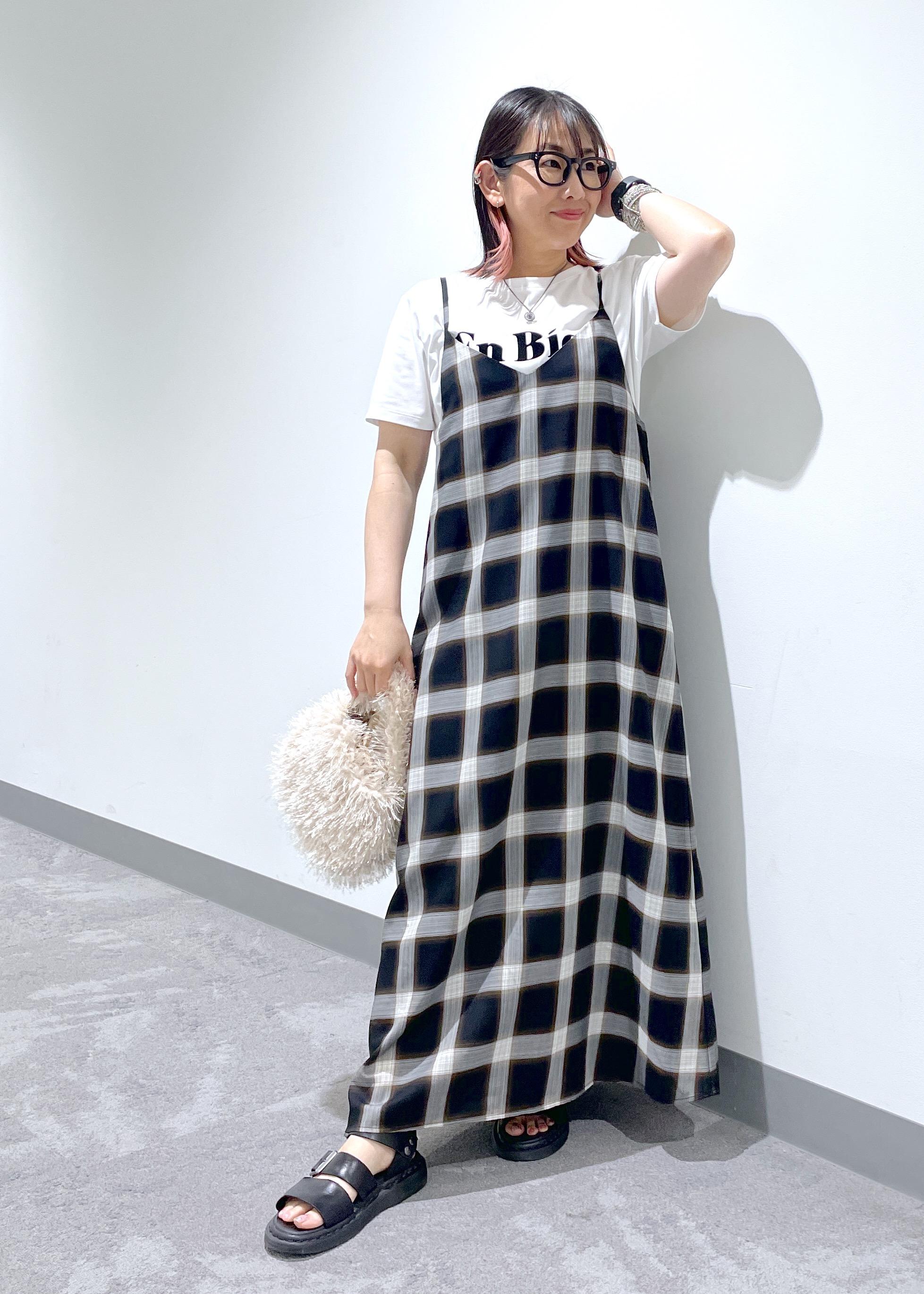 ROPE' PICNICのオンブレチェックキャミソールワンピースを使ったコーディネートを紹介します。｜Rakuten Fashion(楽天ファッション／旧楽天ブランドアベニュー)6117550