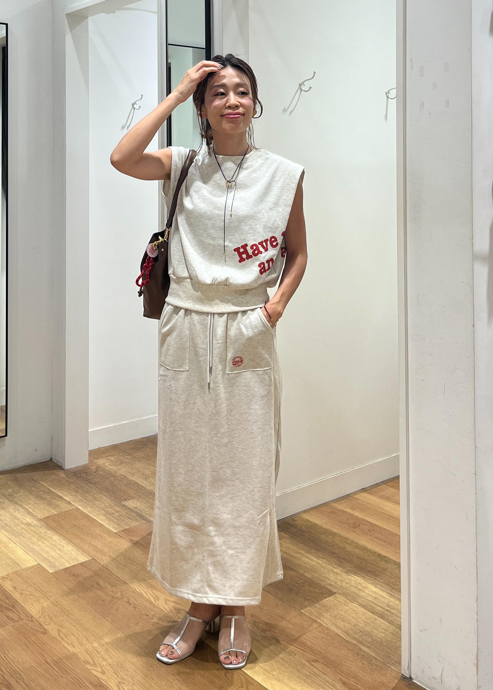 ROPE' PICNICの【Coca-Cola】【汗染み加工・セットアップ対応】ラメ入りミニ裏毛フレンチスリーブTシャツを使ったコーディネートを紹介します。｜Rakuten Fashion(楽天ファッション／旧楽天ブランドアベニュー)6117554