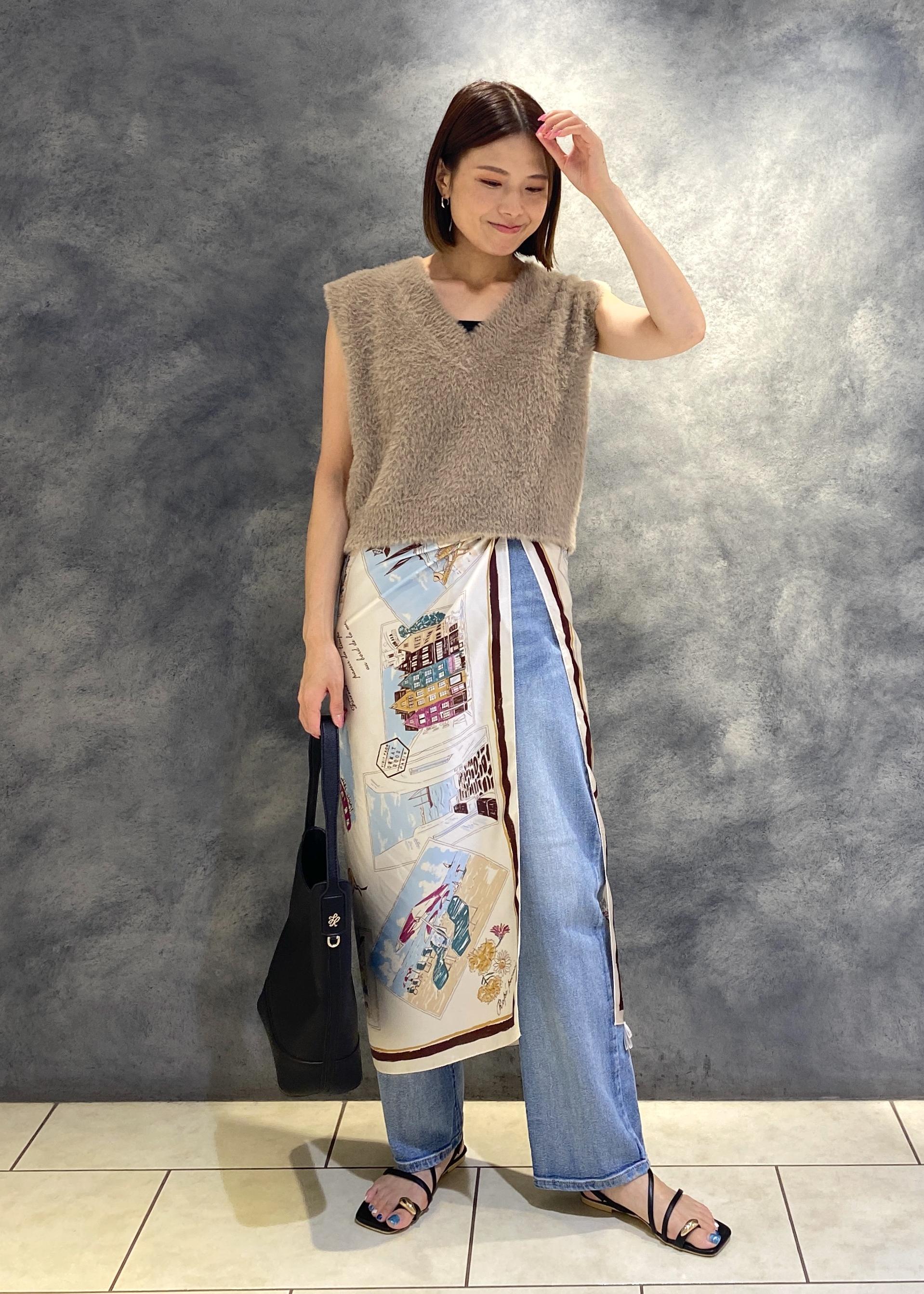 ROPE' PICNICのショートフェザーニットベストを使ったコーディネートを紹介します。｜Rakuten Fashion(楽天ファッション／旧楽天ブランドアベニュー)6117562