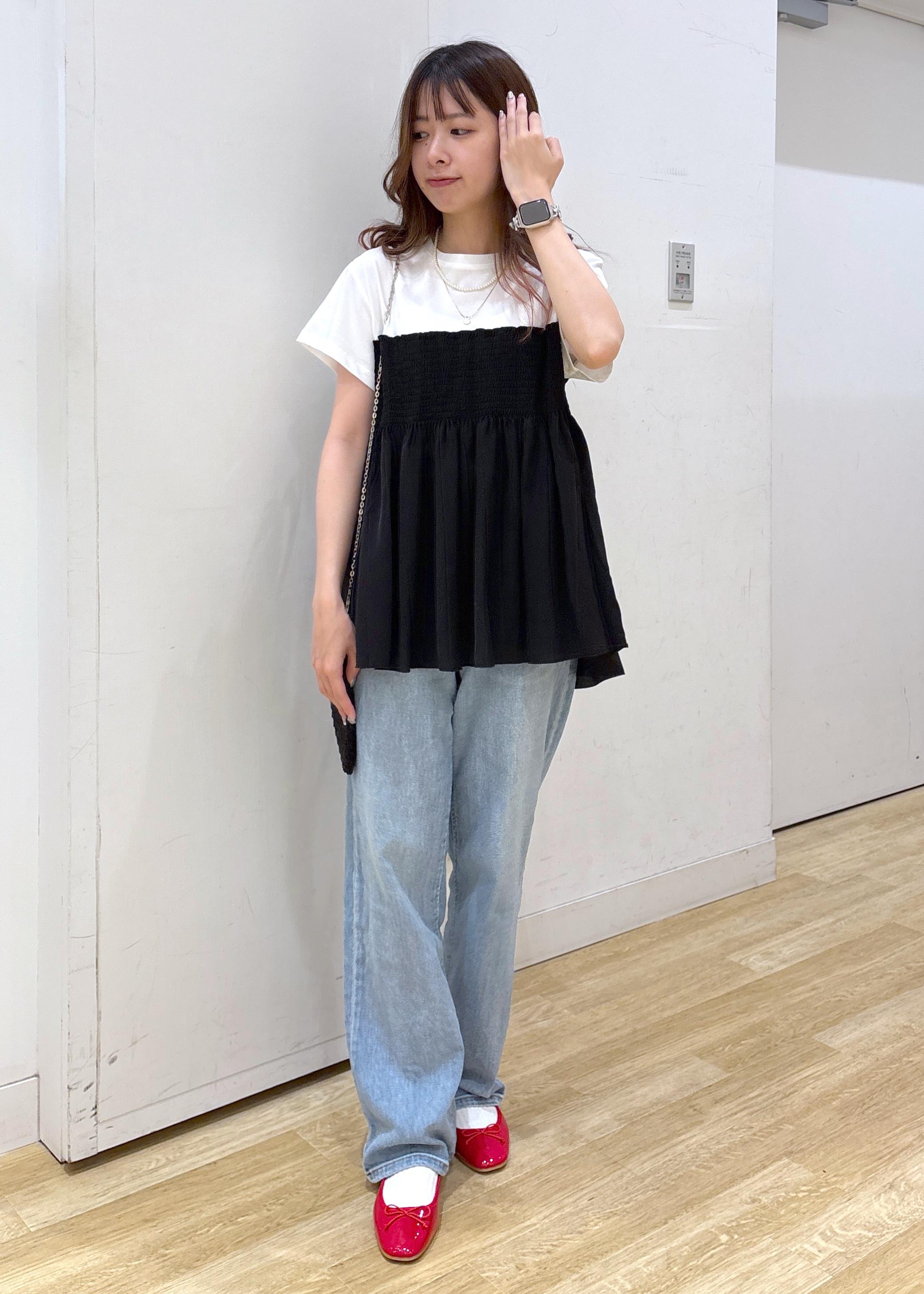 ROPE' PICNICのシャーリングビスチェ風ドッキングカットソーを使ったコーディネートを紹介します。｜Rakuten Fashion(楽天ファッション／旧楽天ブランドアベニュー)6117566