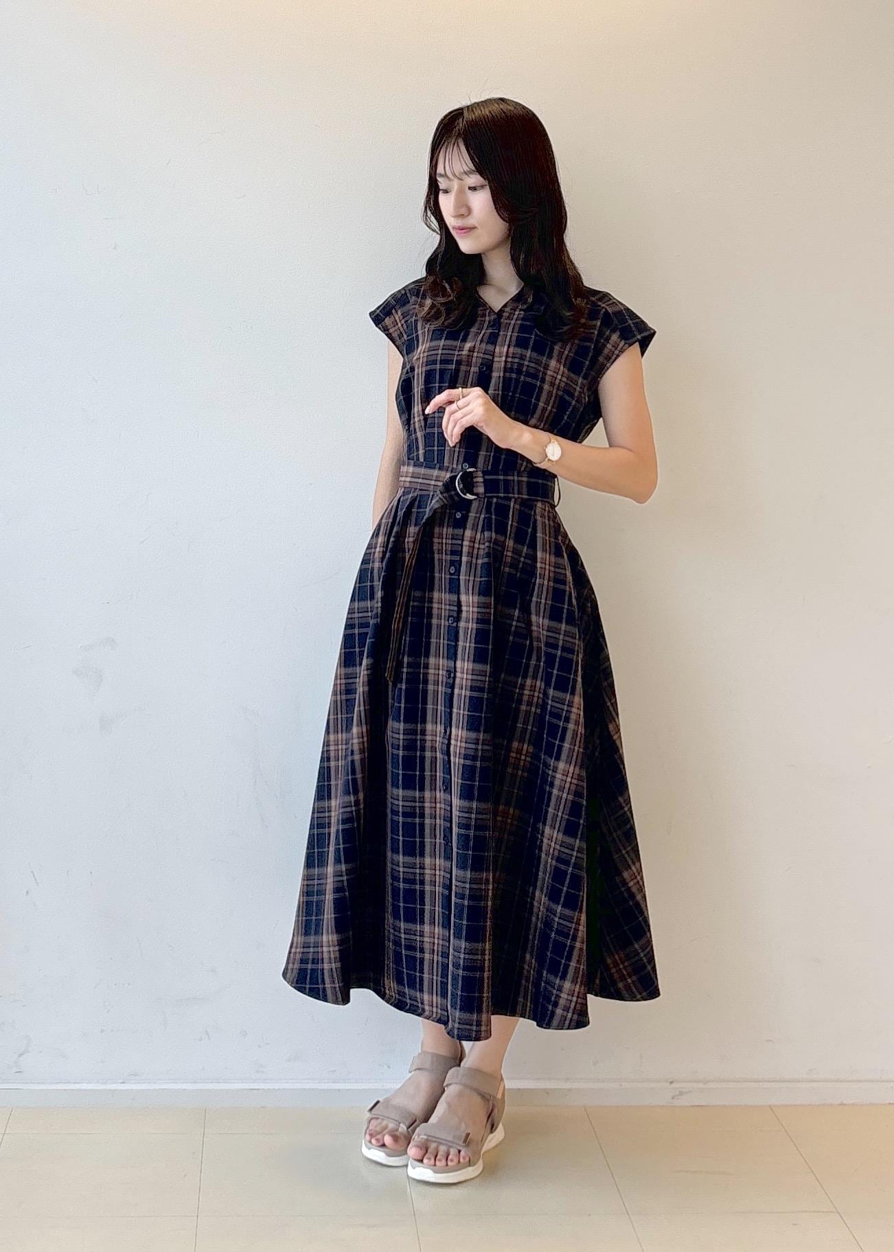 ROPE' PICNICのウエストタックチェックアソートワンピースを使ったコーディネートを紹介します。｜Rakuten Fashion(楽天ファッション／旧楽天ブランドアベニュー)6117571