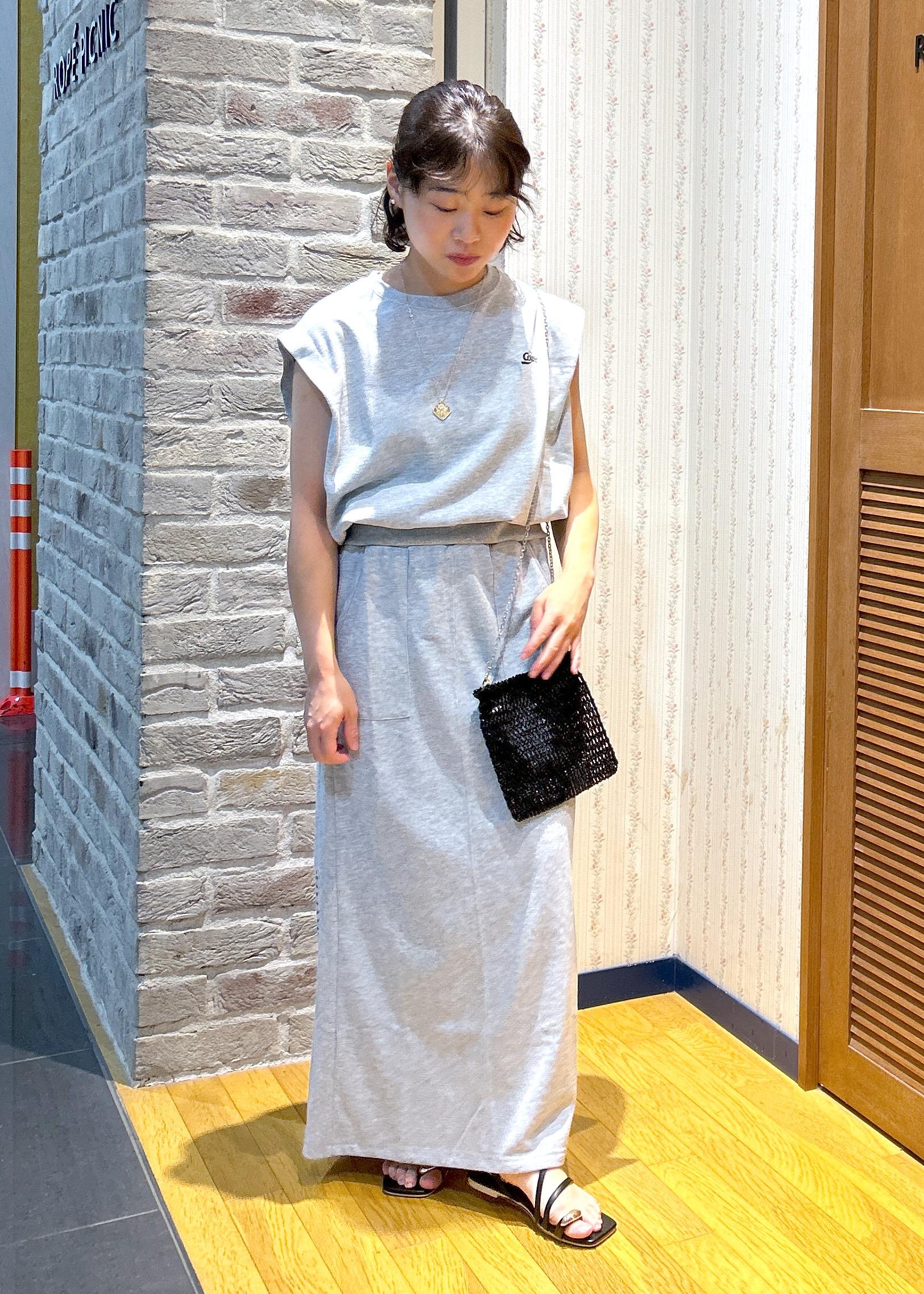 ROPE' PICNICの【Coca-Cola】【汗染み加工・セットアップ対応】ラメ入りミニ裏毛フレンチスリーブTシャツを使ったコーディネートを紹介します。｜Rakuten Fashion(楽天ファッション／旧楽天ブランドアベニュー)6117604