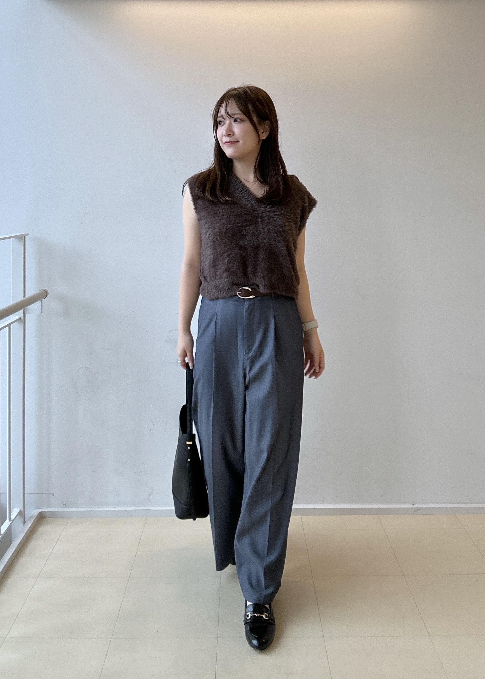 ROPE' PICNICのショートフェザーニットベストを使ったコーディネートを紹介します。｜Rakuten Fashion(楽天ファッション／旧楽天ブランドアベニュー)6117606