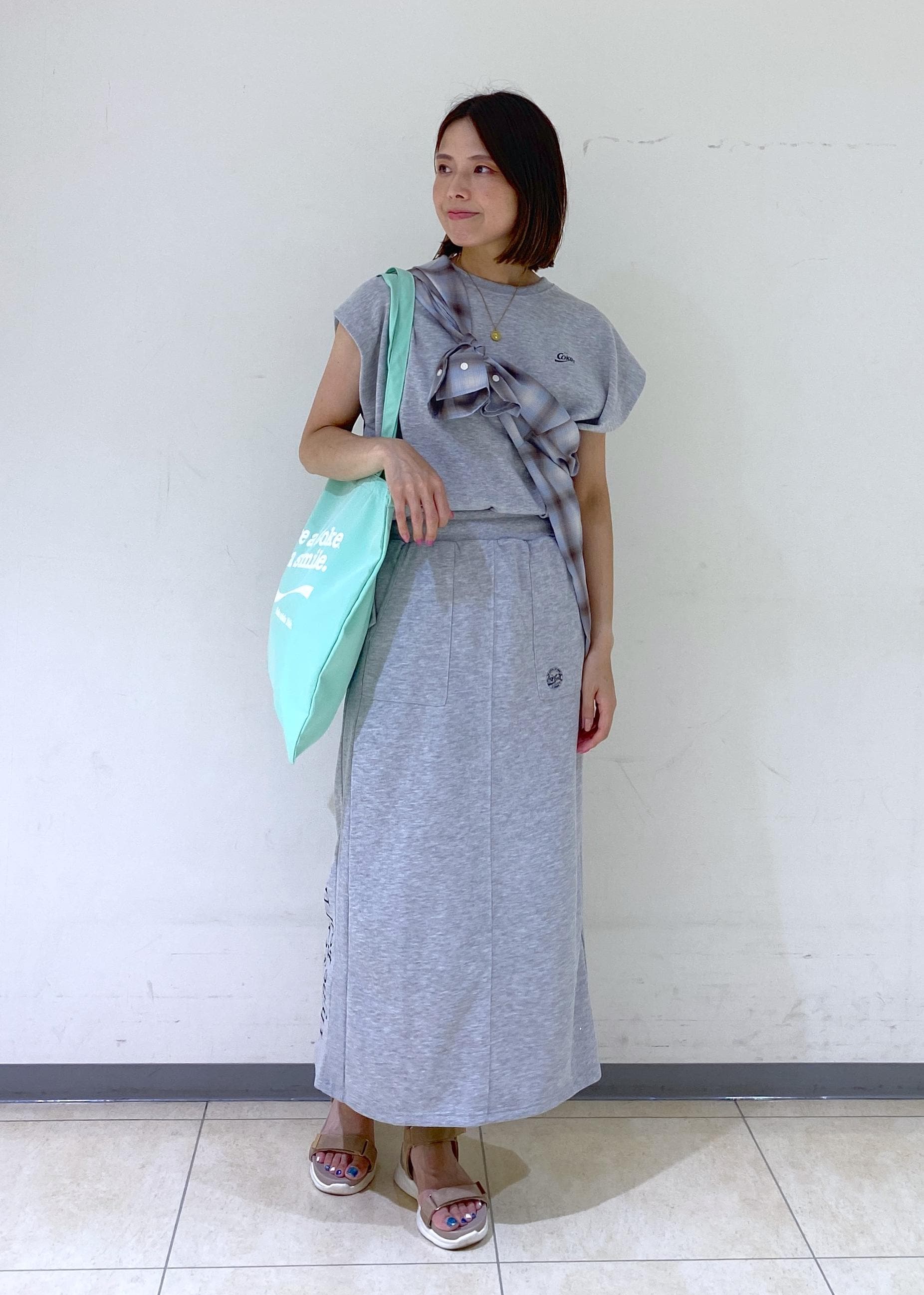 ROPE' PICNICの【Coca-Cola】【汗染み加工・セットアップ対応】ラメ入りミニ裏毛フレンチスリーブTシャツを使ったコーディネートを紹介します。｜Rakuten Fashion(楽天ファッション／旧楽天ブランドアベニュー)6117629