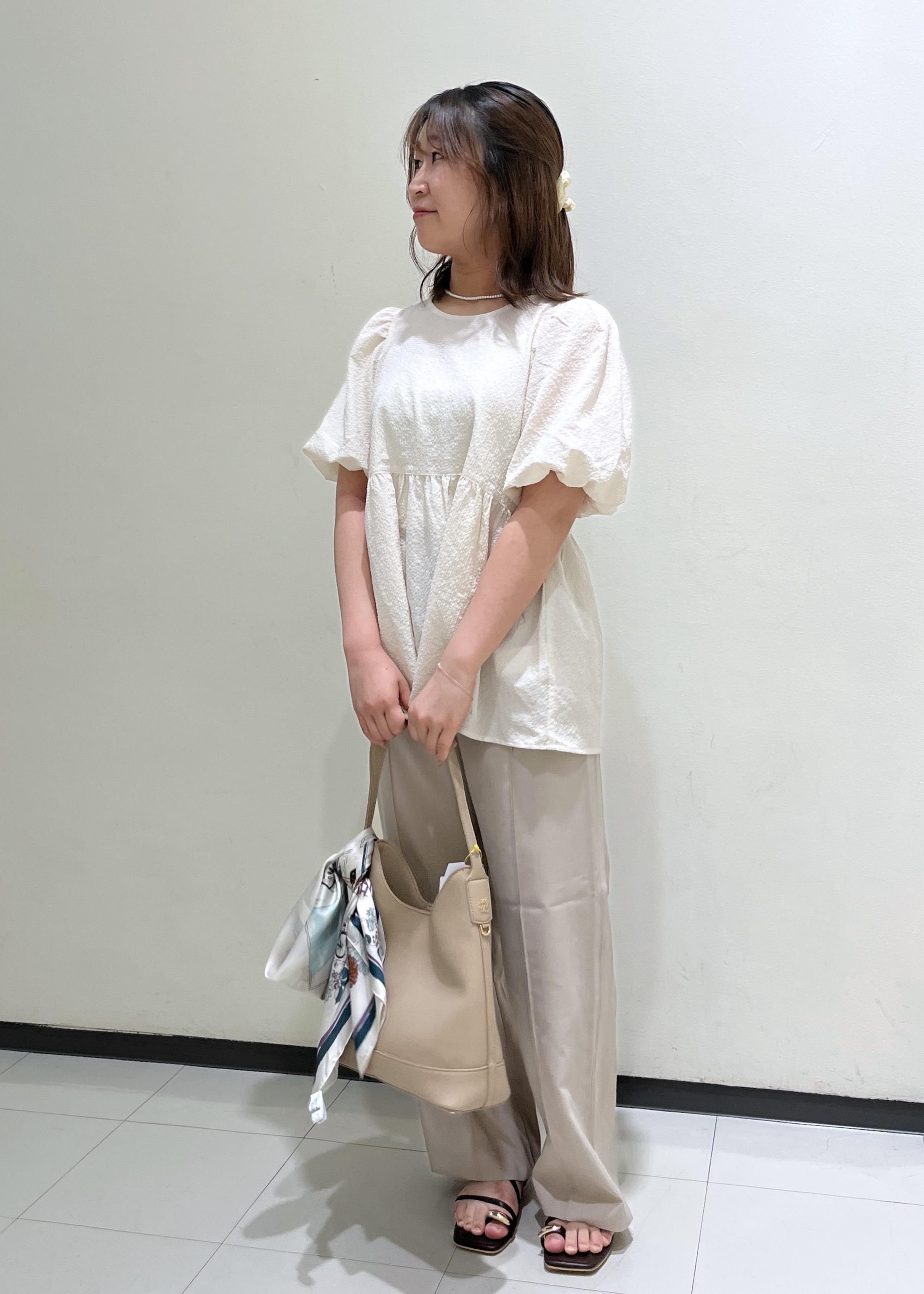 ROPE' PICNICのバルーンペプラムブラウスを使ったコーディネートを紹介します。｜Rakuten Fashion(楽天ファッション／旧楽天ブランドアベニュー)6117641