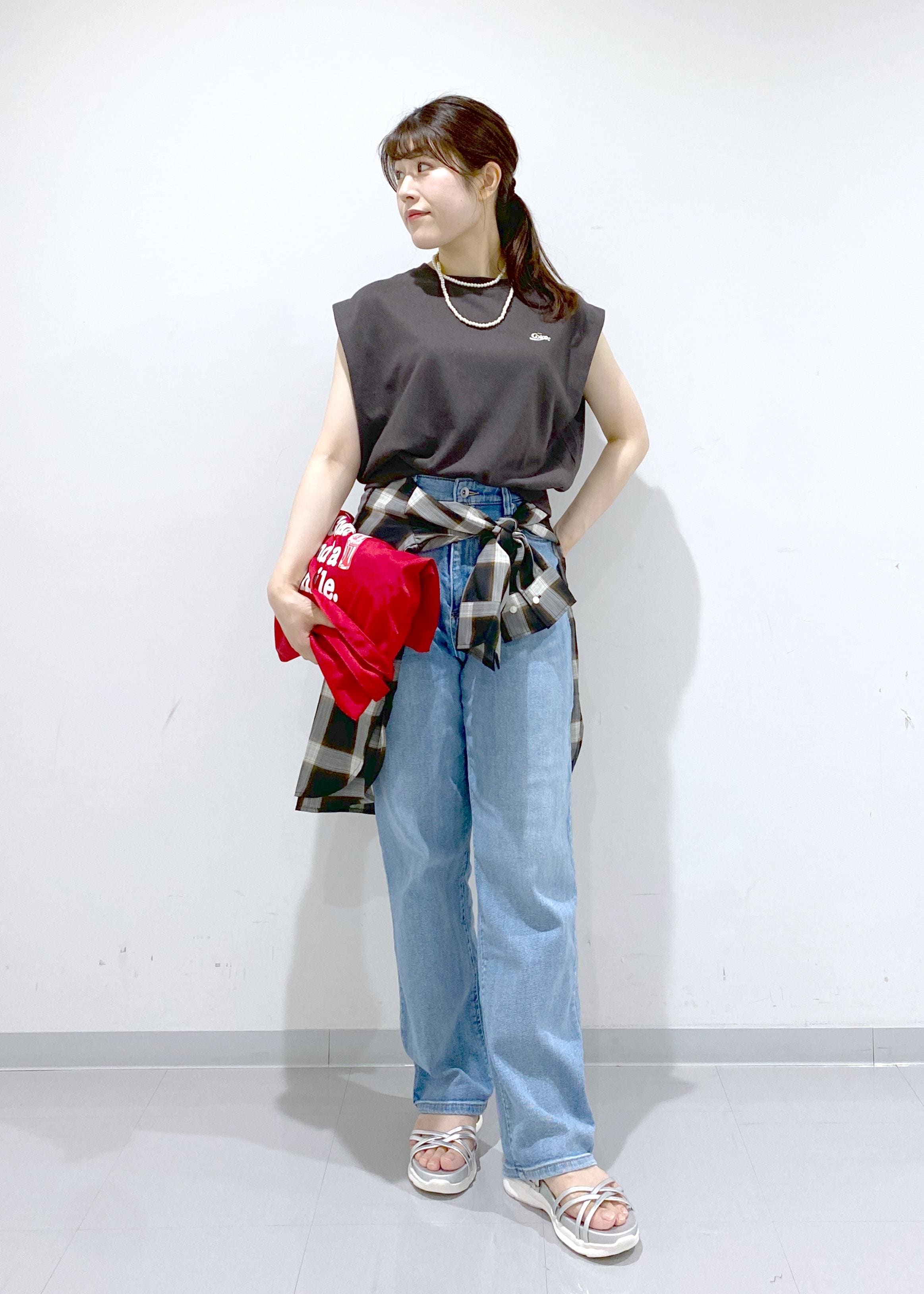 ROPE' PICNICの【Coca-Cola】【汗染み加工・セットアップ対応】ラメ入りミニ裏毛フレンチスリーブTシャツを使ったコーディネートを紹介します。｜Rakuten Fashion(楽天ファッション／旧楽天ブランドアベニュー)6117677