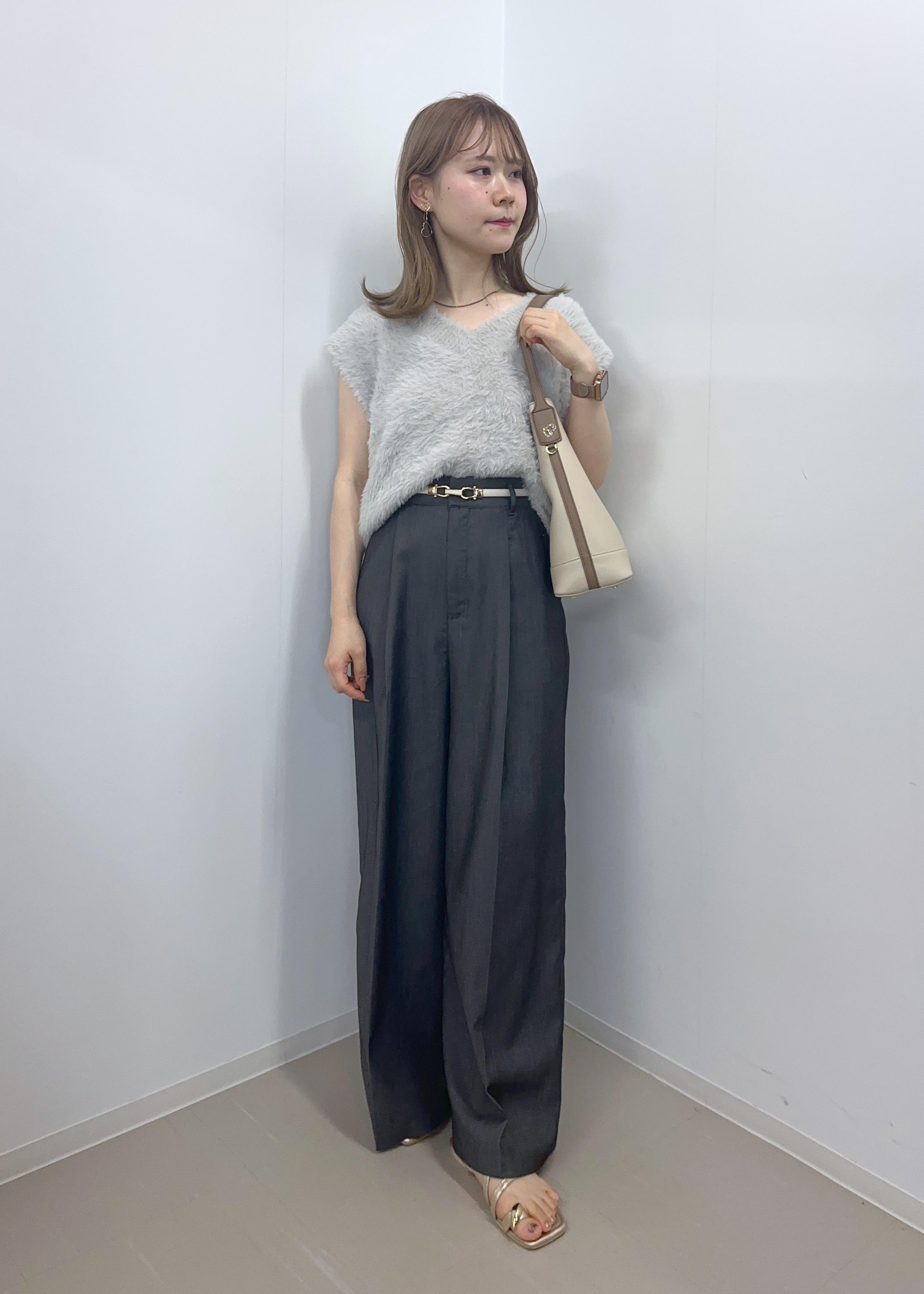 ROPE' PICNICのショートフェザーニットベストを使ったコーディネートを紹介します。｜Rakuten Fashion(楽天ファッション／旧楽天ブランドアベニュー)6117690