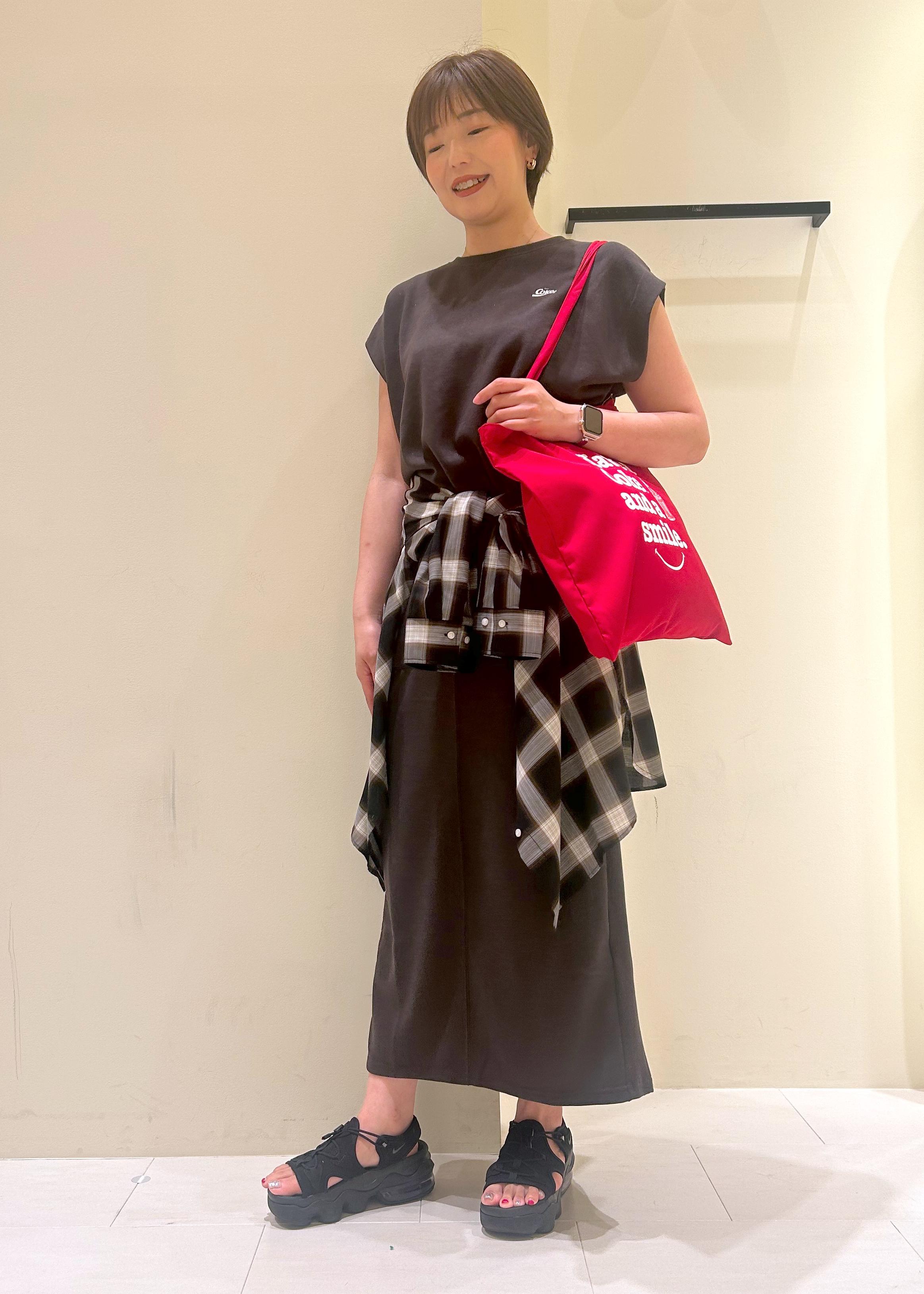 ROPE' PICNICの【Coca-Cola】【汗染み加工・セットアップ対応】ラメ入りミニ裏毛フレンチスリーブTシャツを使ったコーディネートを紹介します。｜Rakuten Fashion(楽天ファッション／旧楽天ブランドアベニュー)6117619