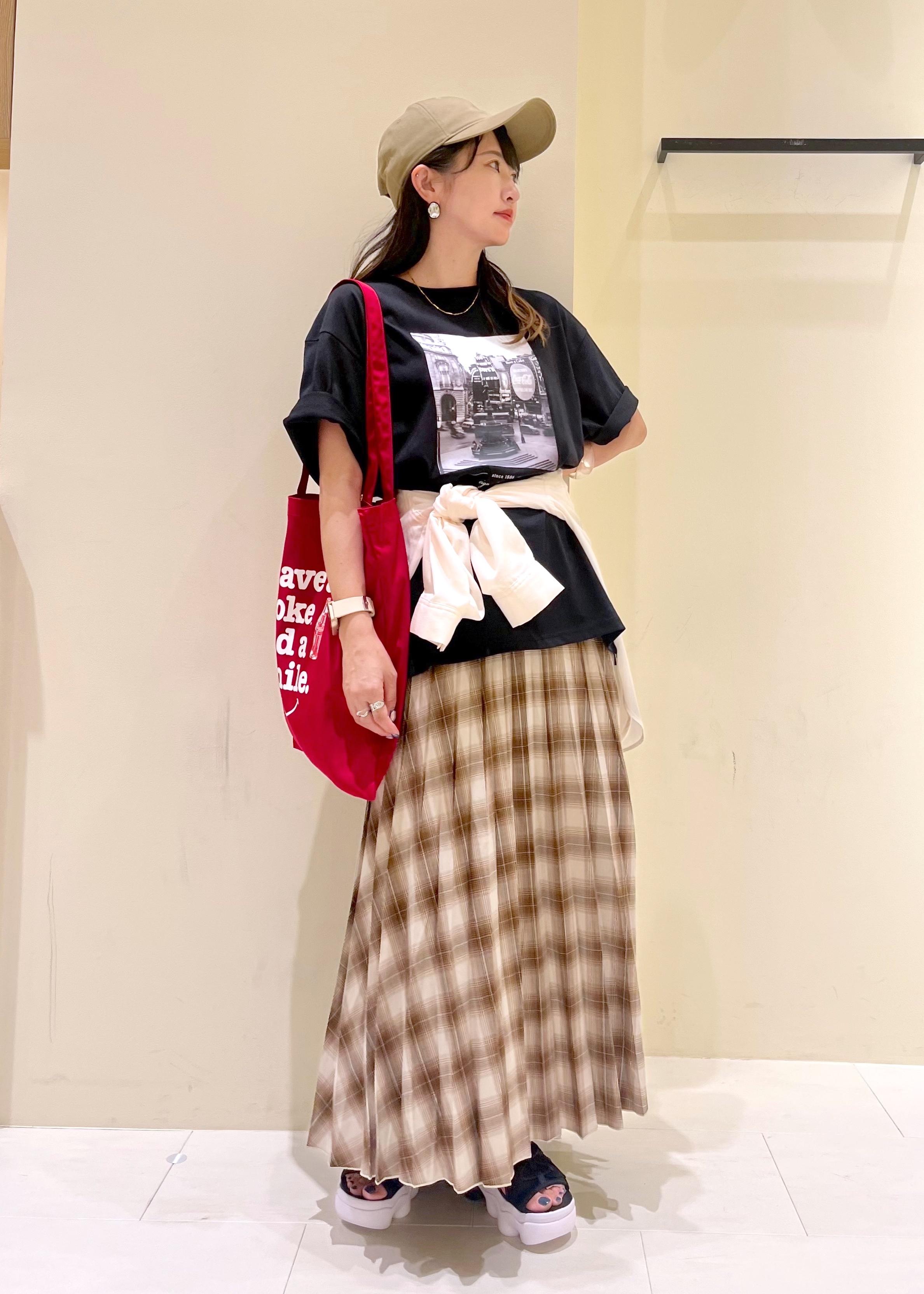 ROPE' PICNICの【Coca-Cola】【汗染み加工】アソートグラフィックTシャツを使ったコーディネートを紹介します。｜Rakuten Fashion(楽天ファッション／旧楽天ブランドアベニュー)6117620