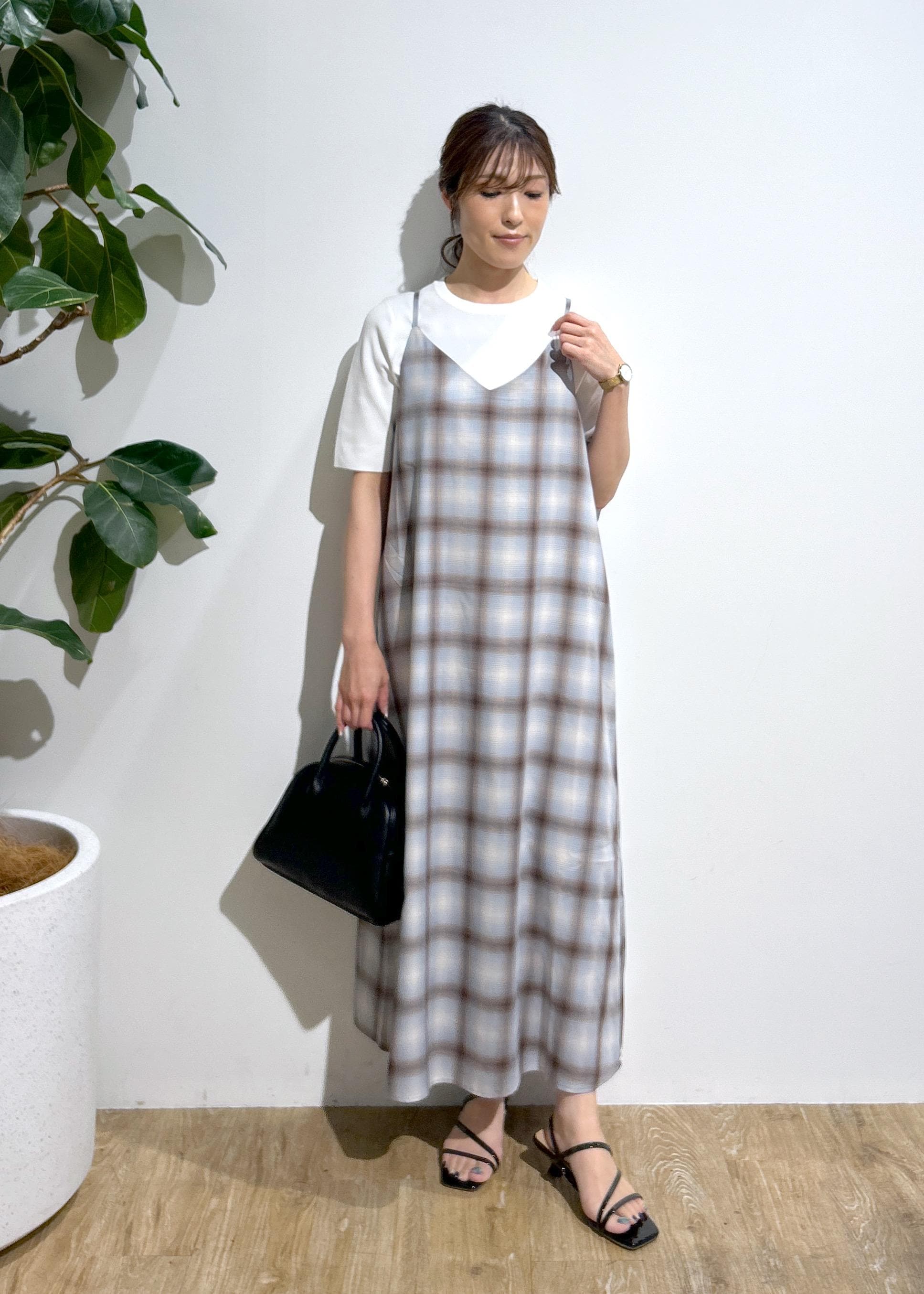 ROPE' PICNICのオンブレチェックキャミソールワンピースを使ったコーディネートを紹介します。｜Rakuten Fashion(楽天ファッション／旧楽天ブランドアベニュー)6142456