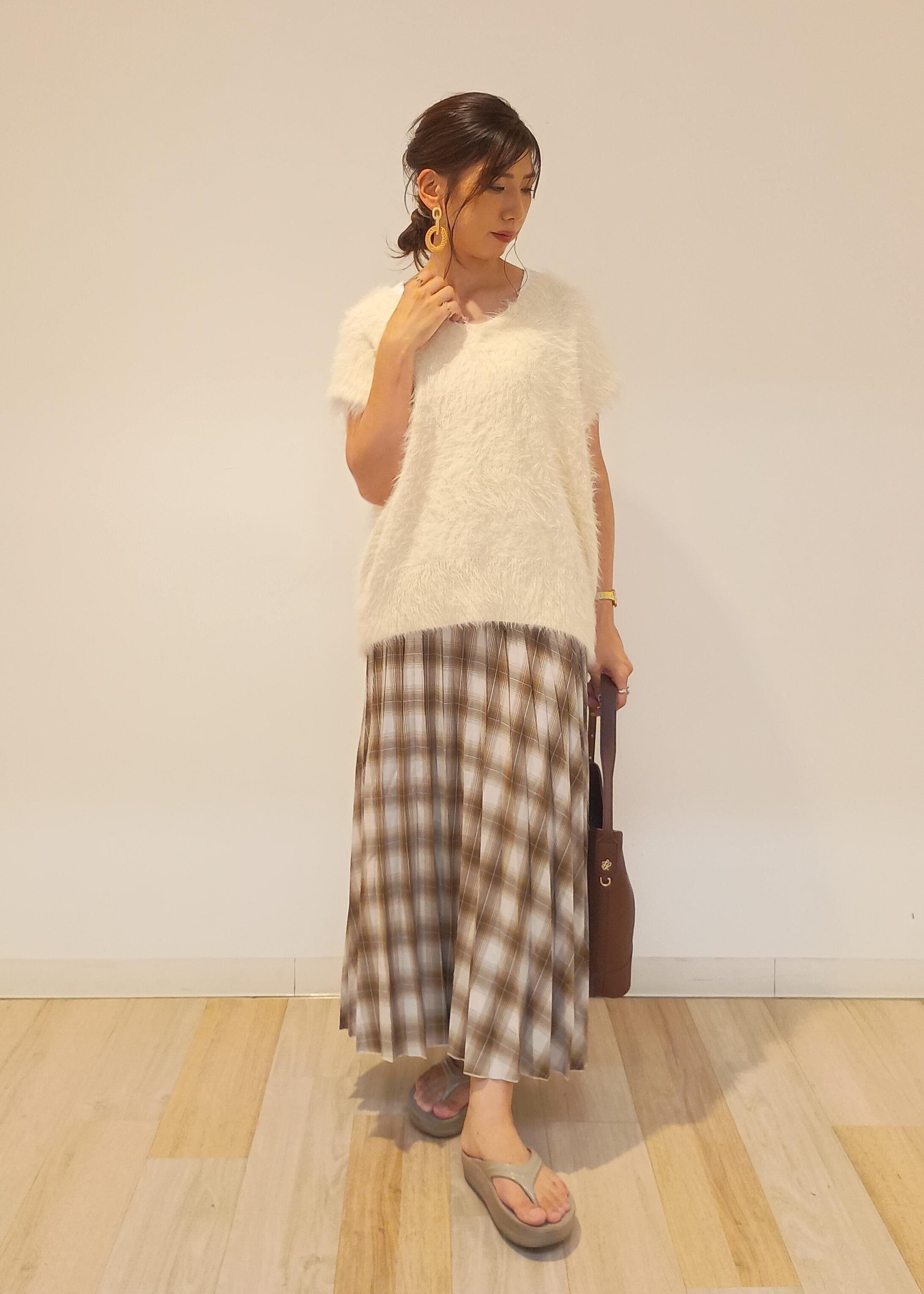 ROPE' PICNICのチェック柄プリーツスカートを使ったコーディネートを紹介します。｜Rakuten Fashion(楽天ファッション／旧楽天ブランドアベニュー)6142512