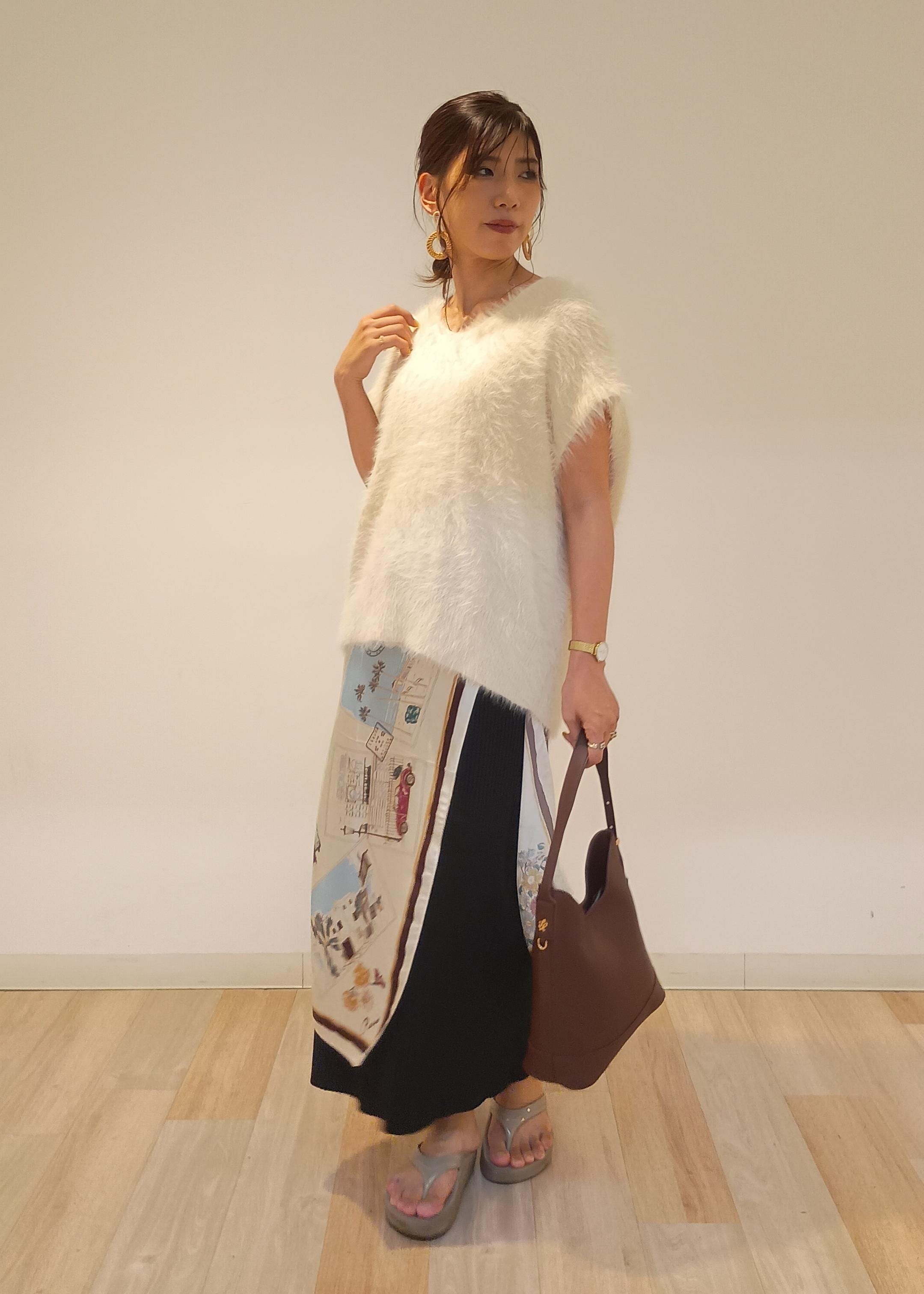 ROPE' PICNICのシャギーニットベストを使ったコーディネートを紹介します。｜Rakuten Fashion(楽天ファッション／旧楽天ブランドアベニュー)6142344