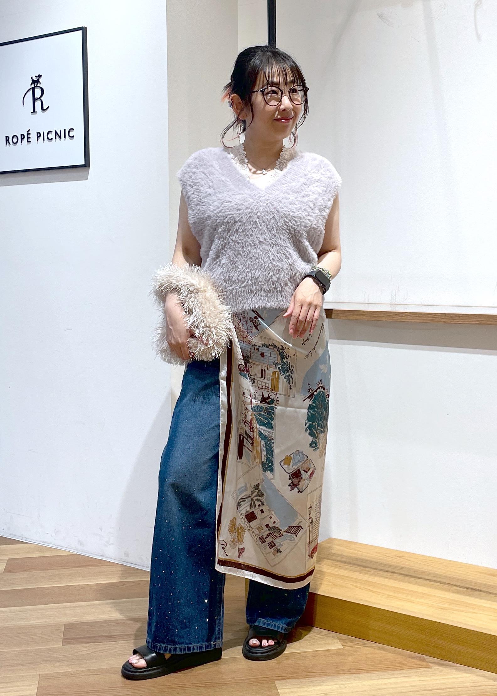 ROPE' PICNICのショートフェザーニットベストを使ったコーディネートを紹介します。｜Rakuten Fashion(楽天ファッション／旧楽天ブランドアベニュー)6142523