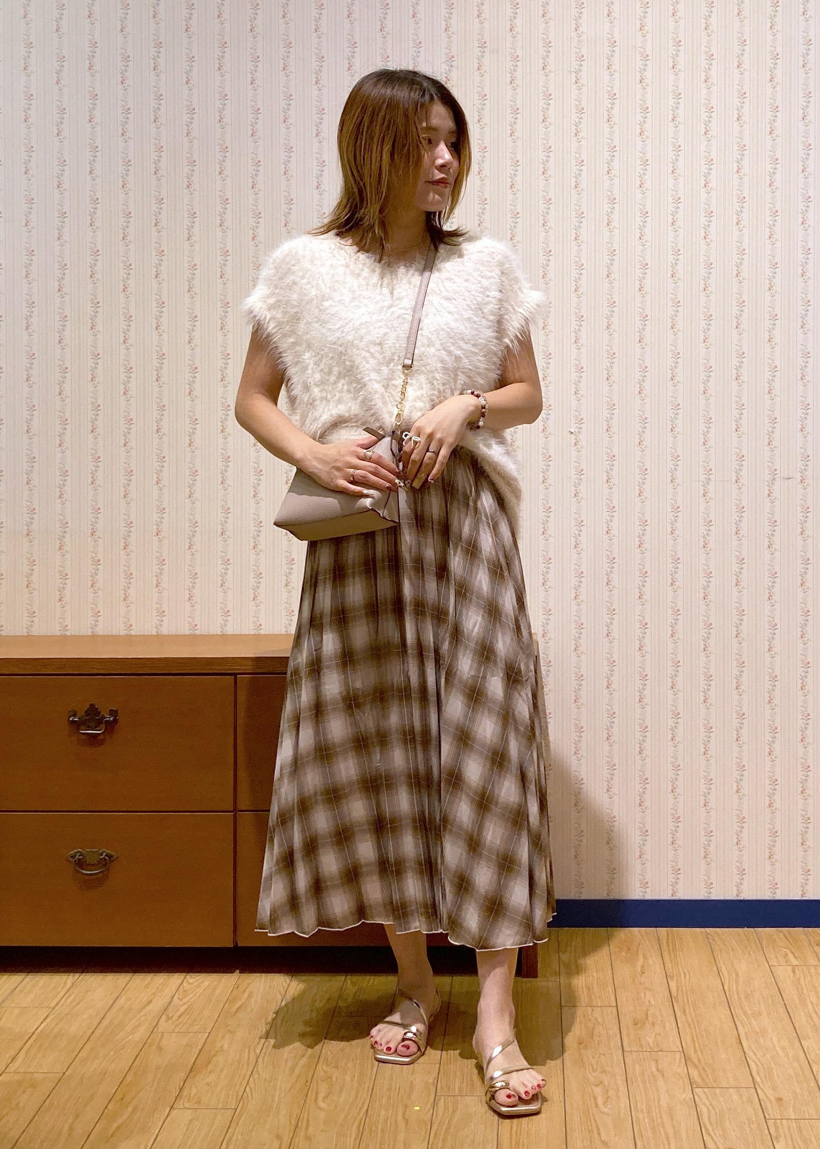 ROPE' PICNICのシャギーニットベストを使ったコーディネートを紹介します。｜Rakuten Fashion(楽天ファッション／旧楽天ブランドアベニュー)6142530