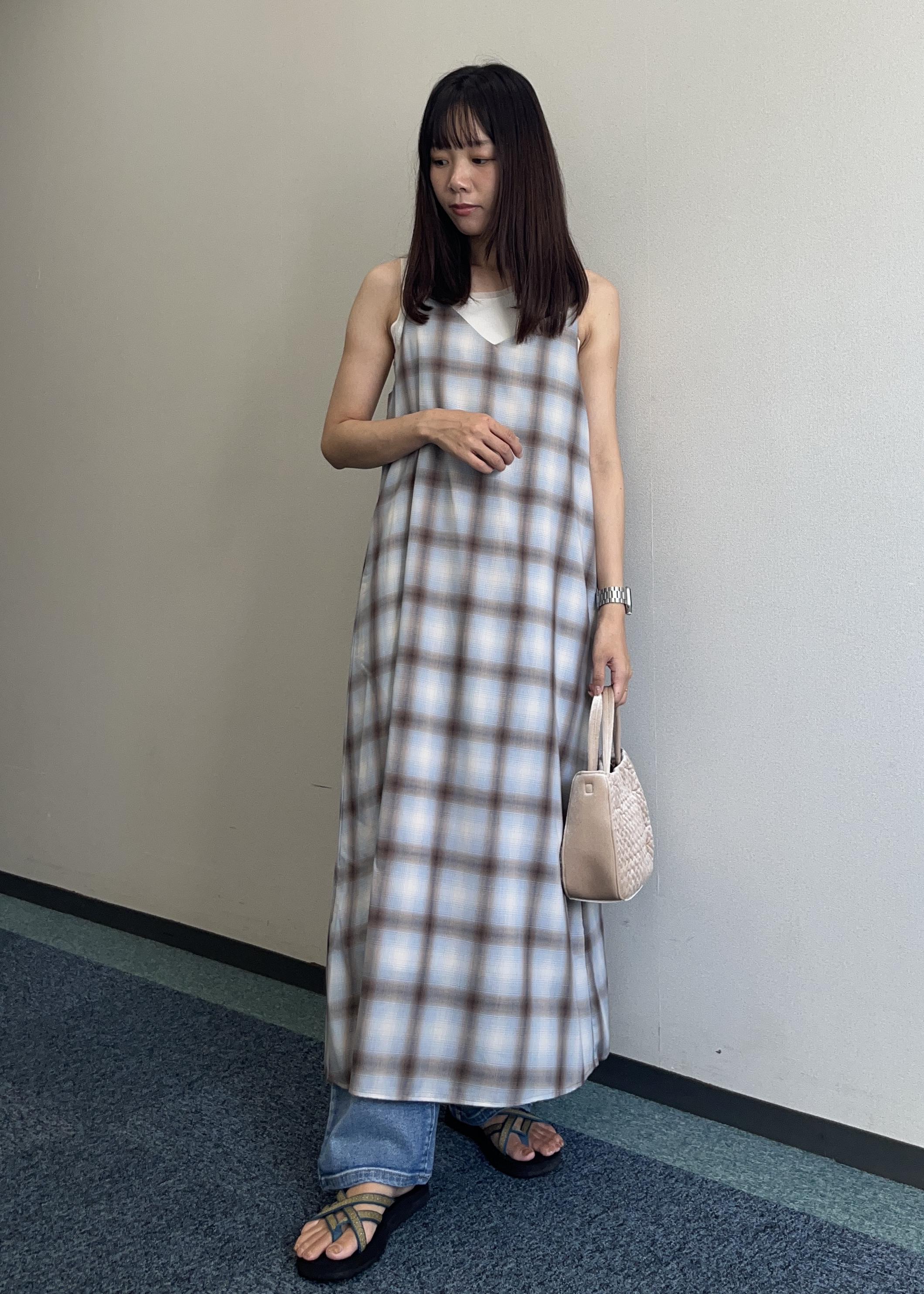 ROPE' PICNICのオンブレチェックキャミソールワンピースを使ったコーディネートを紹介します。｜Rakuten Fashion(楽天ファッション／旧楽天ブランドアベニュー)6142487