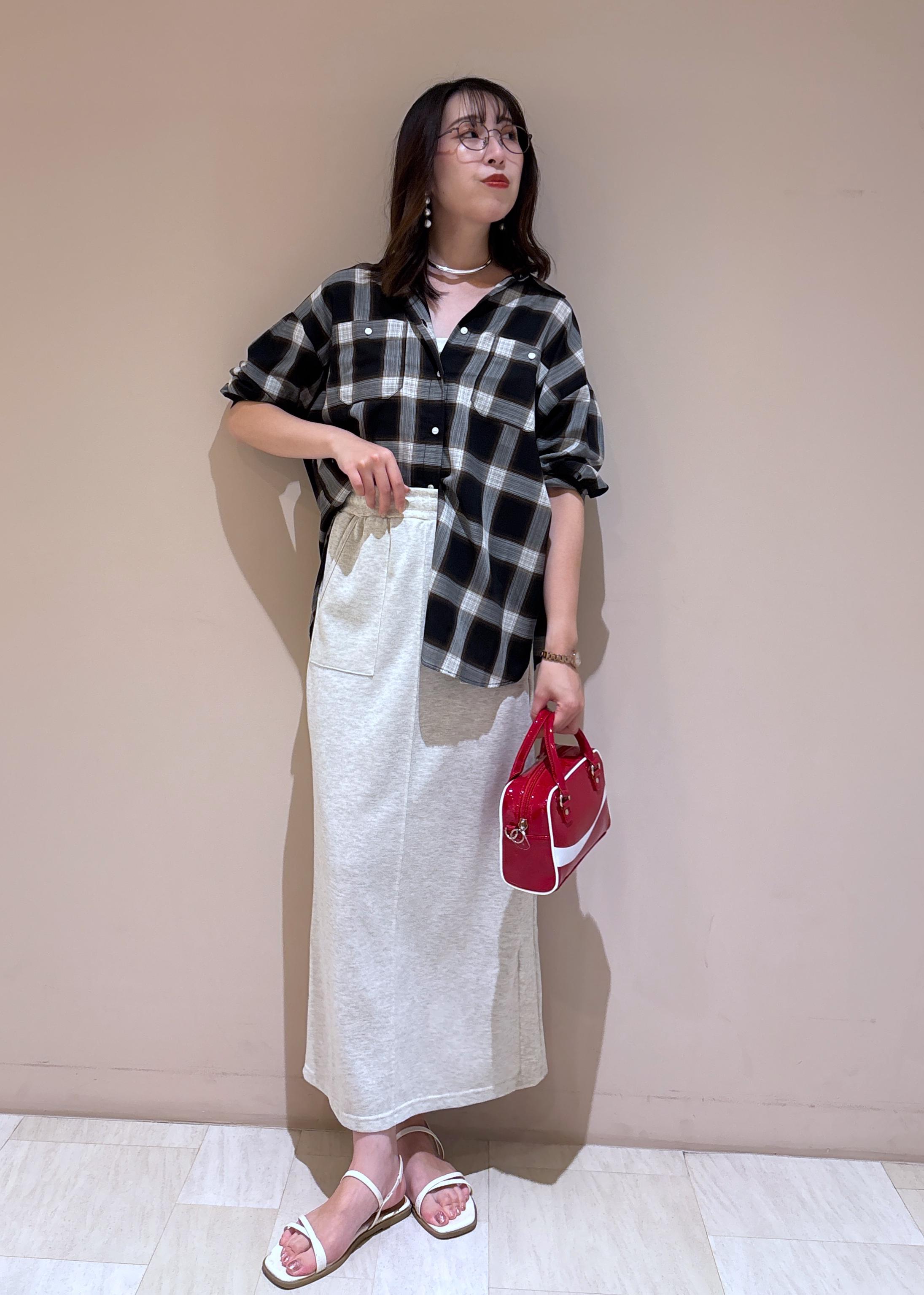 ROPE' PICNICの【Coca-Cola】【汗染み加工・セットアップ対応】ラメ入りミニ裏毛アイラインスカートを使ったコーディネートを紹介します。｜Rakuten Fashion(楽天ファッション／旧楽天ブランドアベニュー)6142581