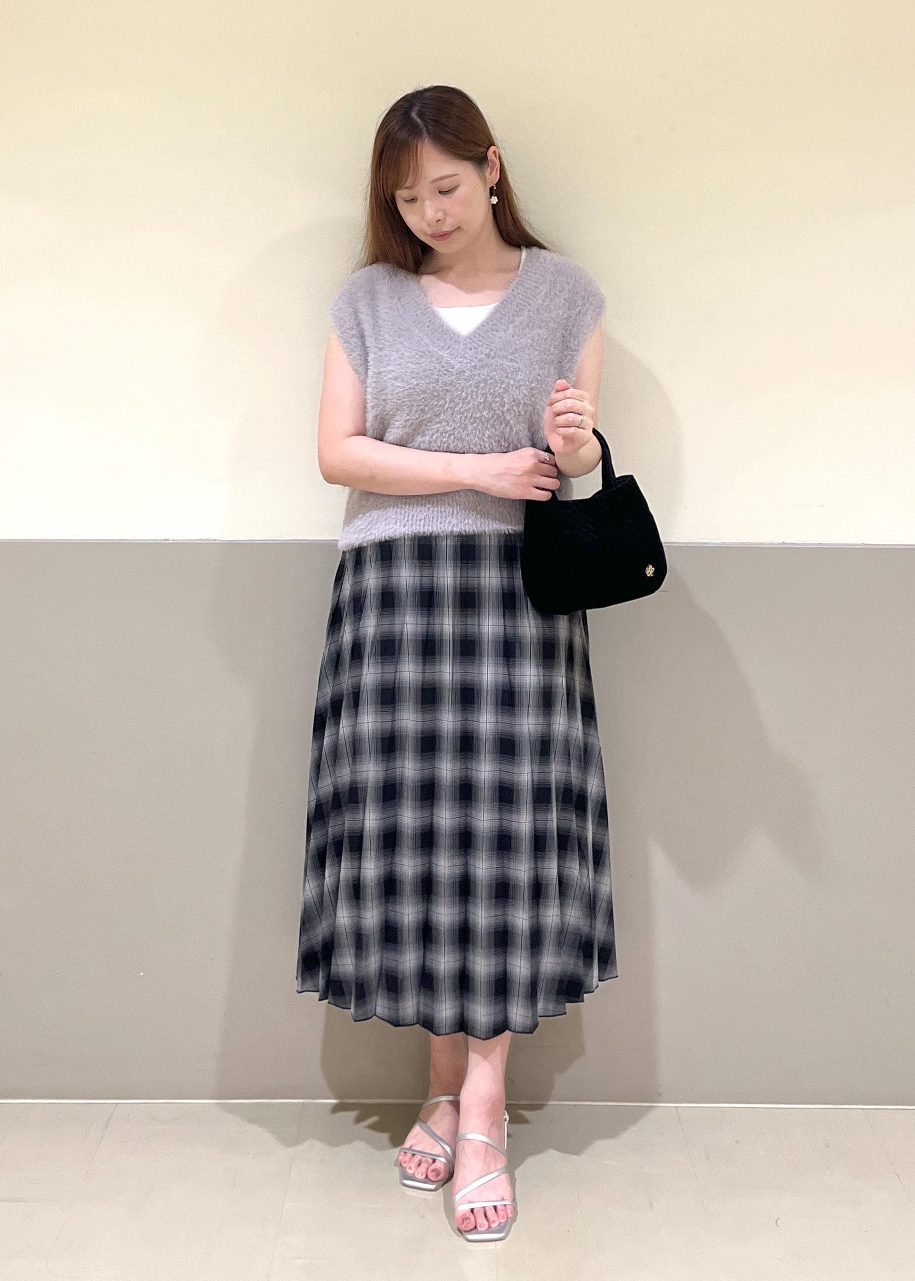 ROPE' PICNICのショートフェザーニットベストを使ったコーディネートを紹介します。｜Rakuten Fashion(楽天ファッション／旧楽天ブランドアベニュー)6142555