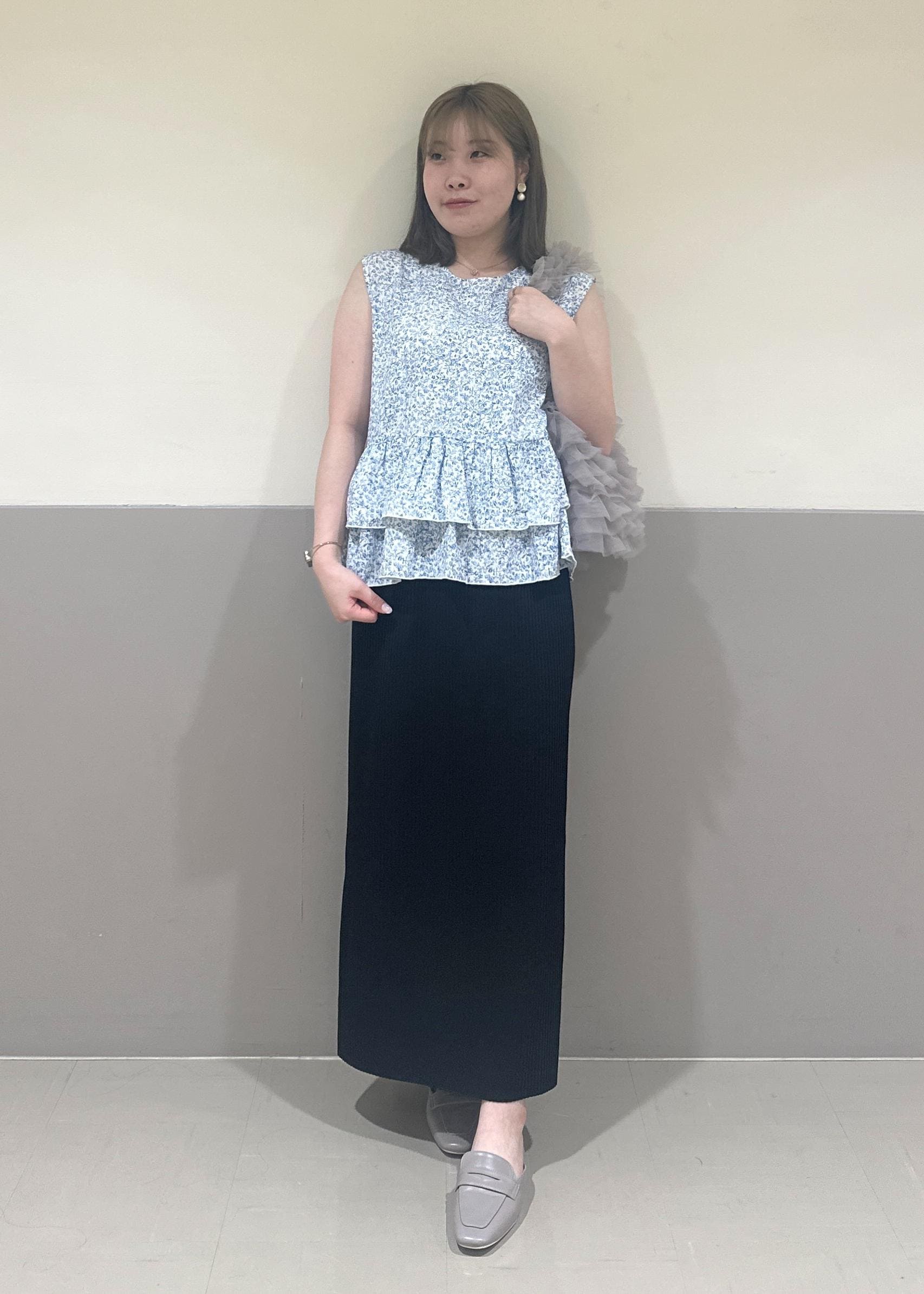 ROPE' PICNICの小花柄ティアードゼロスリーブブラウスを使ったコーディネートを紹介します。｜Rakuten Fashion(楽天ファッション／旧楽天ブランドアベニュー)6142592