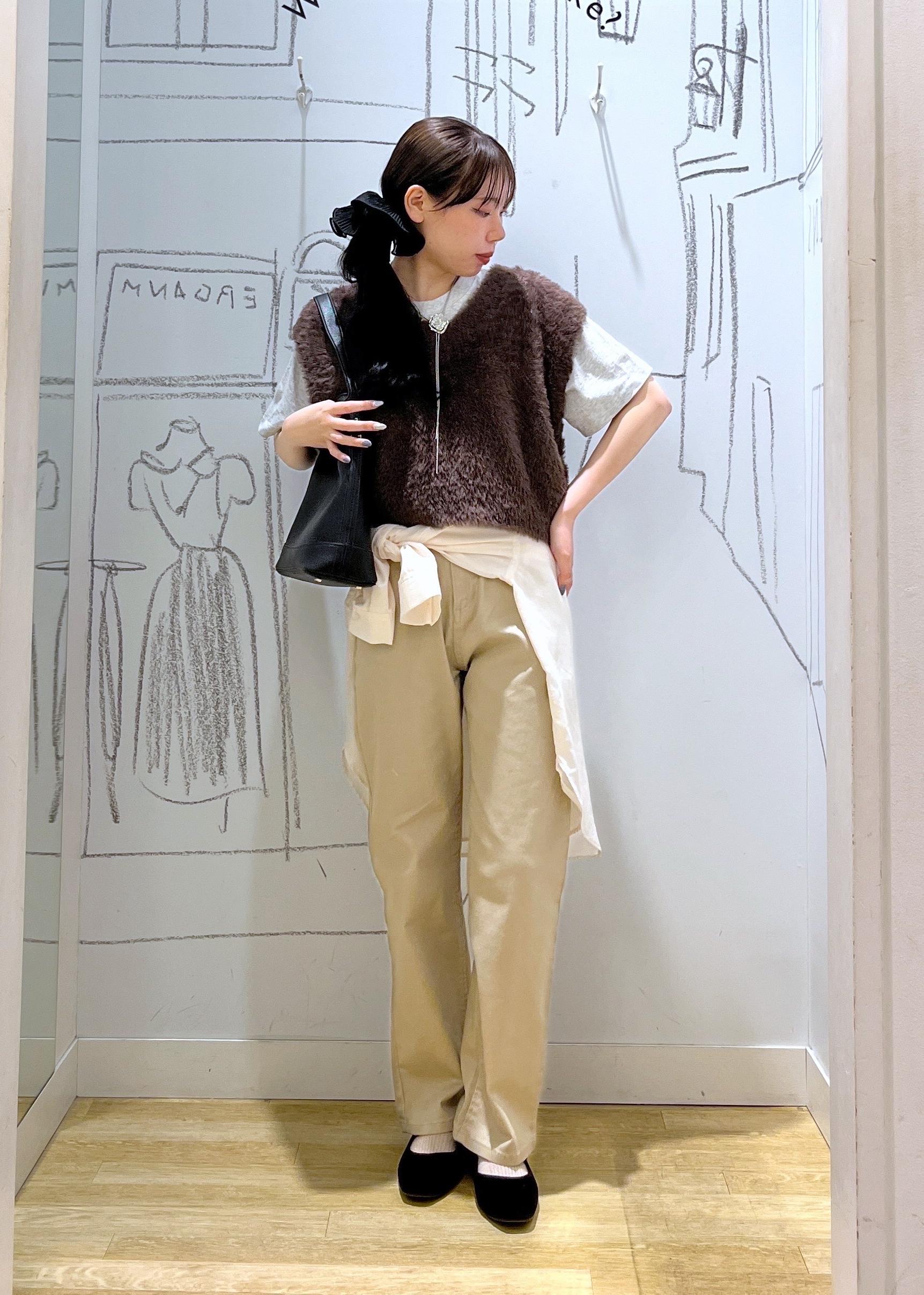 ROPE' PICNICのショートフェザーニットベストを使ったコーディネートを紹介します。｜Rakuten Fashion(楽天ファッション／旧楽天ブランドアベニュー)6142601