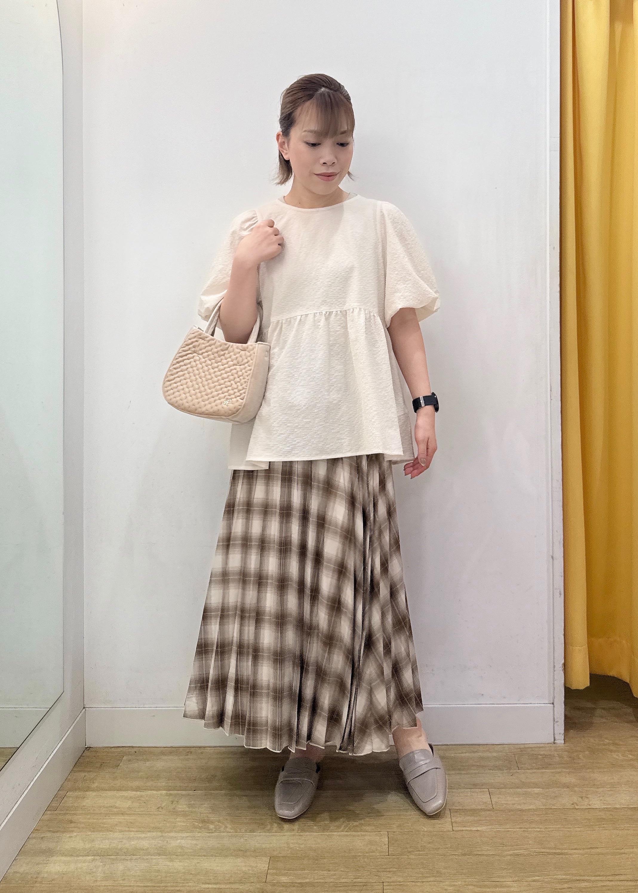 ROPE' PICNICのバルーンペプラムブラウスを使ったコーディネートを紹介します。｜Rakuten Fashion(楽天ファッション／旧楽天ブランドアベニュー)6142606