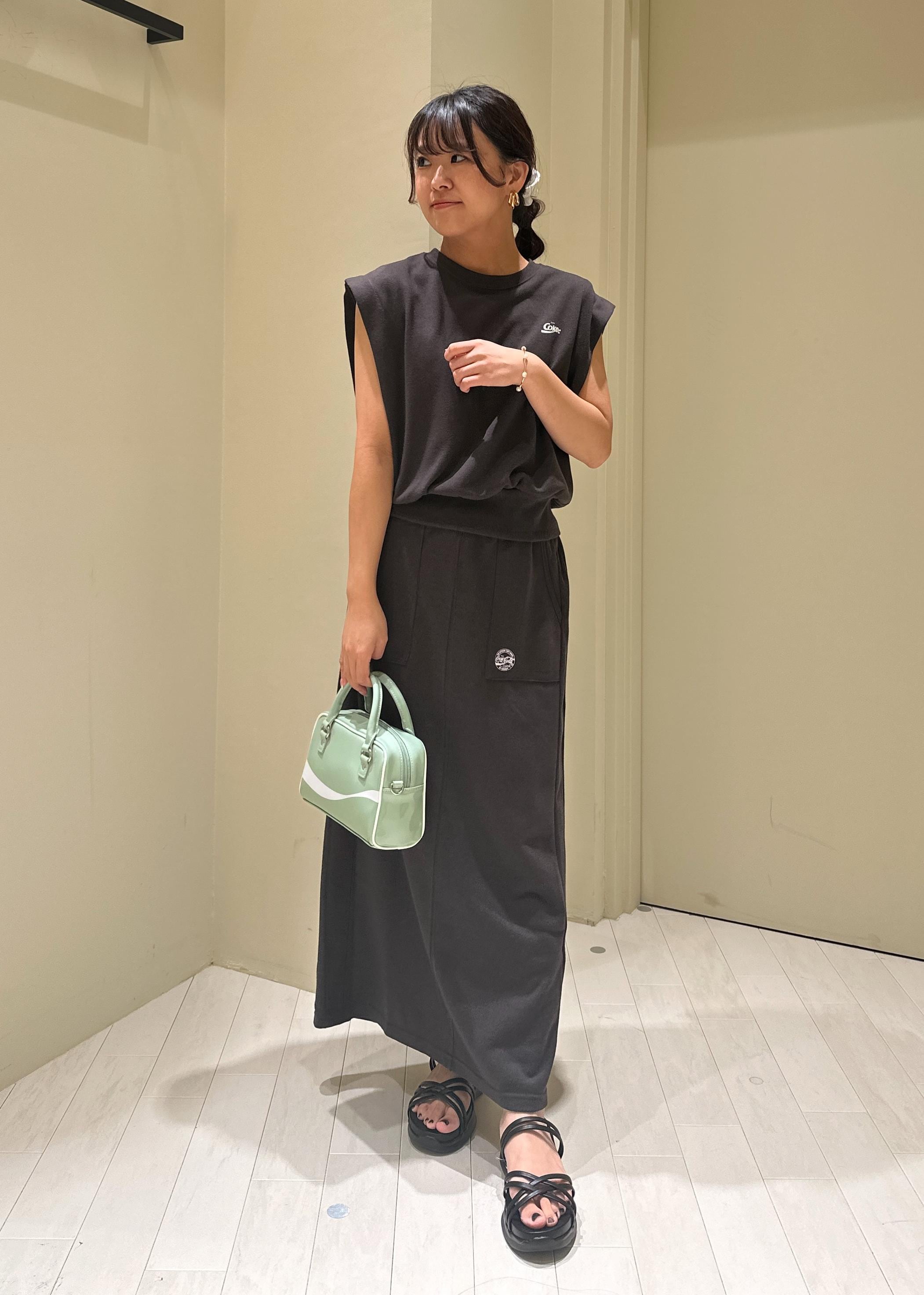 ROPE' PICNICの【Coca-Cola】【汗染み加工・セットアップ対応】ラメ入りミニ裏毛アイラインスカートを使ったコーディネートを紹介します。｜Rakuten Fashion(楽天ファッション／旧楽天ブランドアベニュー)6142608