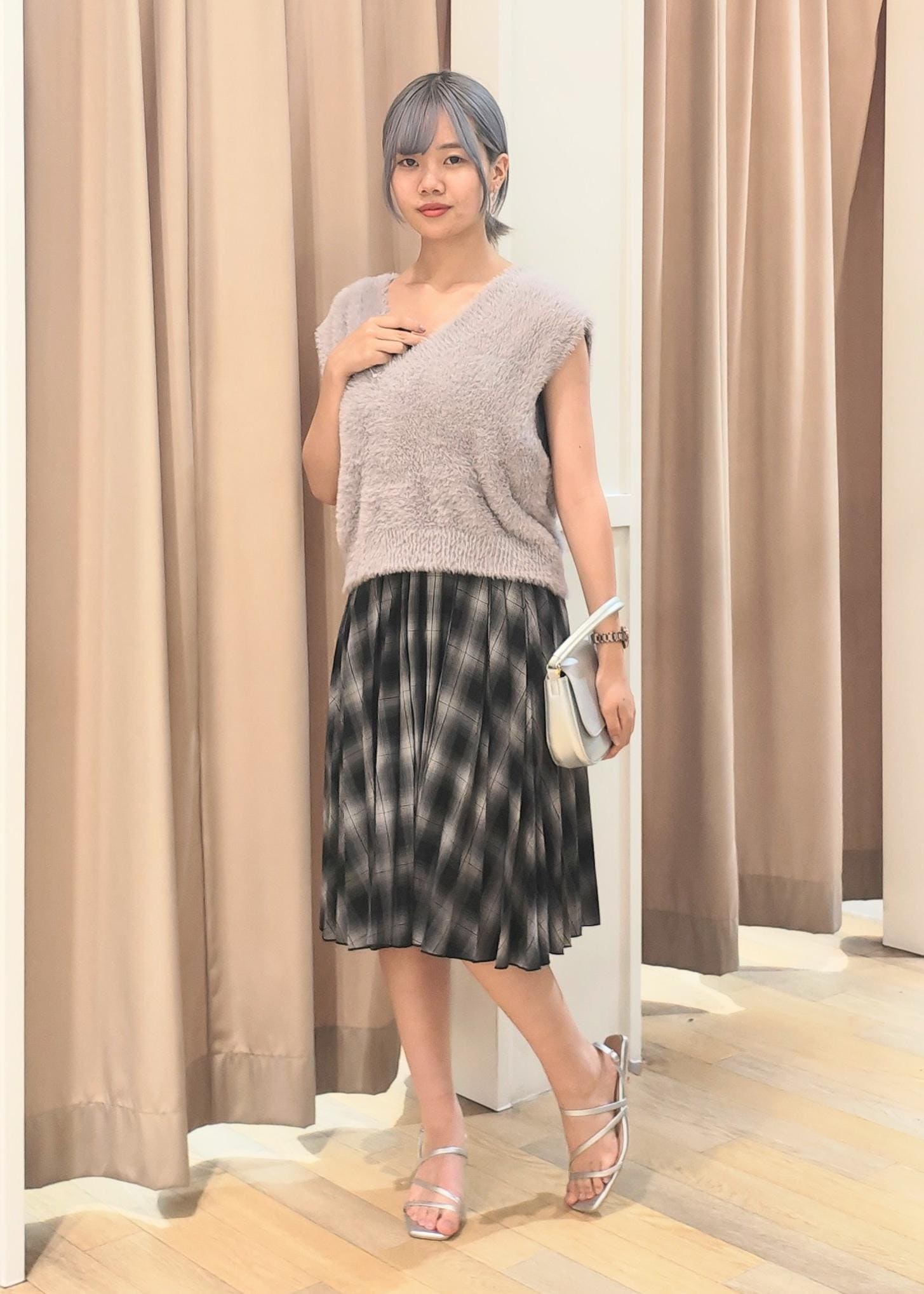 ROPE' PICNICのショートフェザーニットベストを使ったコーディネートを紹介します。｜Rakuten Fashion(楽天ファッション／旧楽天ブランドアベニュー)6142572