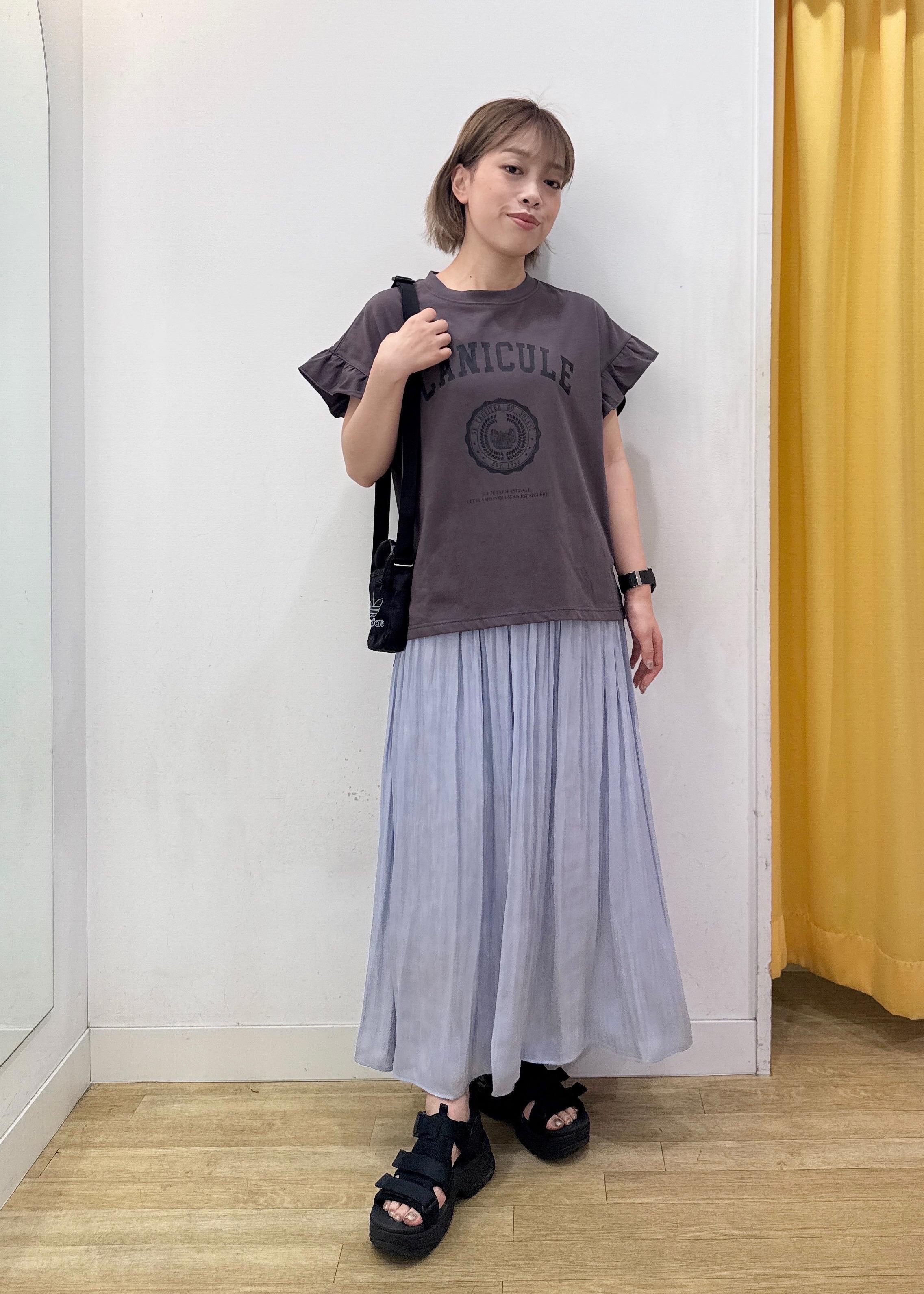 ROPE' PICNICのシャイニーリラックスプリーツスカートを使ったコーディネートを紹介します。｜Rakuten Fashion(楽天ファッション／旧楽天ブランドアベニュー)6142421