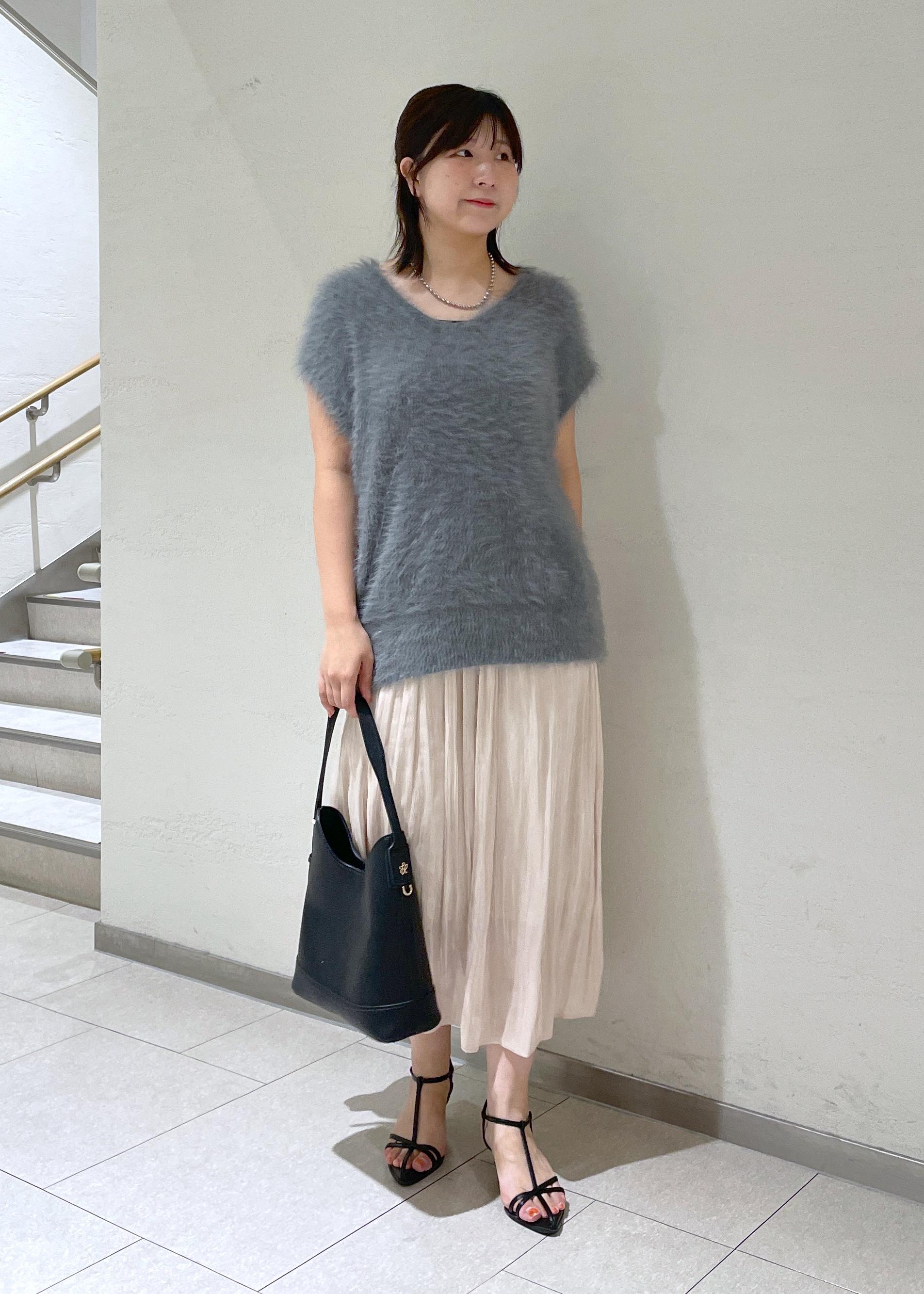 ROPE' PICNICのシャイニーリラックスプリーツスカートを使ったコーディネートを紹介します。｜Rakuten Fashion(楽天ファッション／旧楽天ブランドアベニュー)6142619