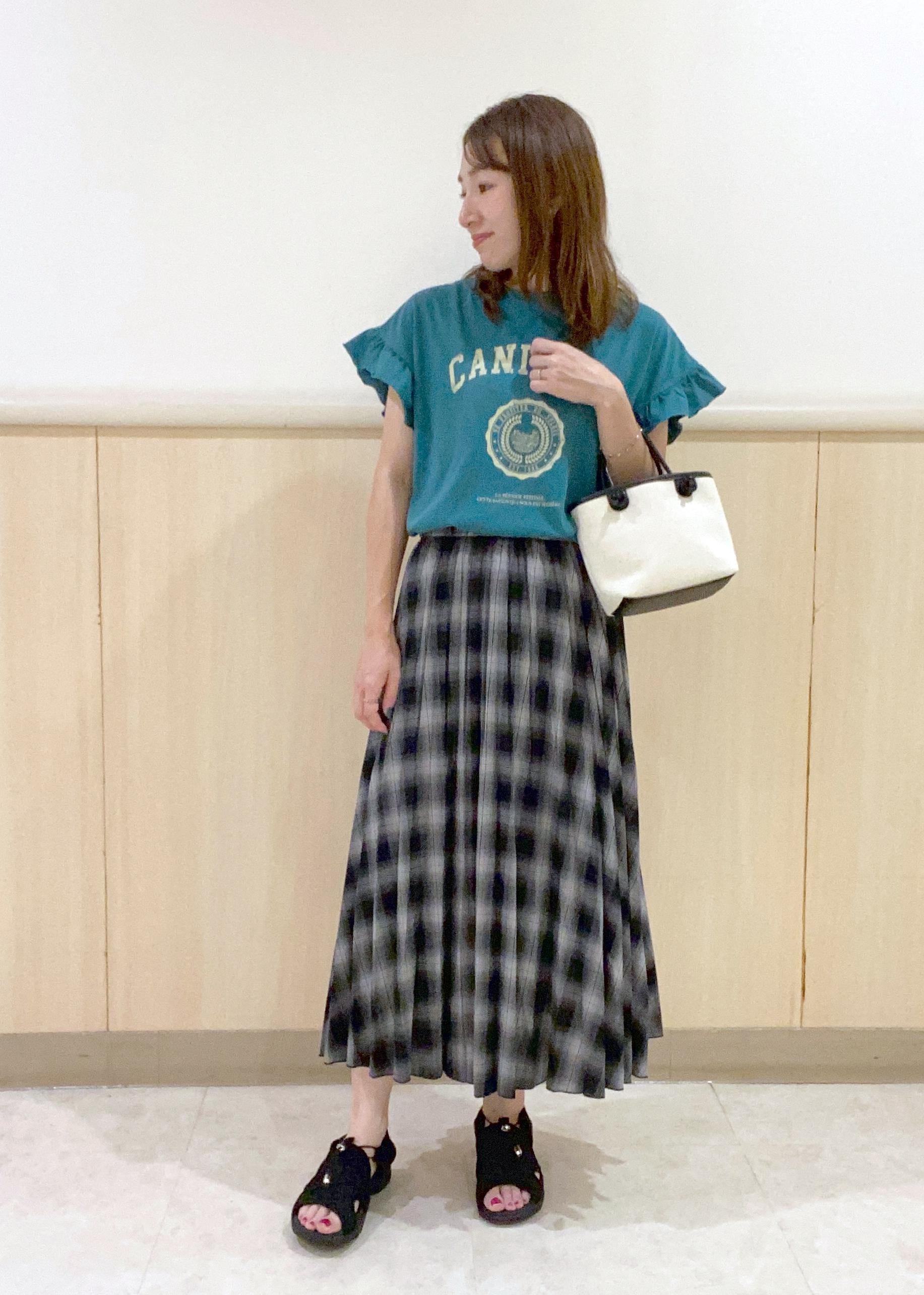 ROPE' PICNICの袖フリルカレッジロゴTシャツを使ったコーディネートを紹介します。｜Rakuten Fashion(楽天ファッション／旧楽天ブランドアベニュー)6142666