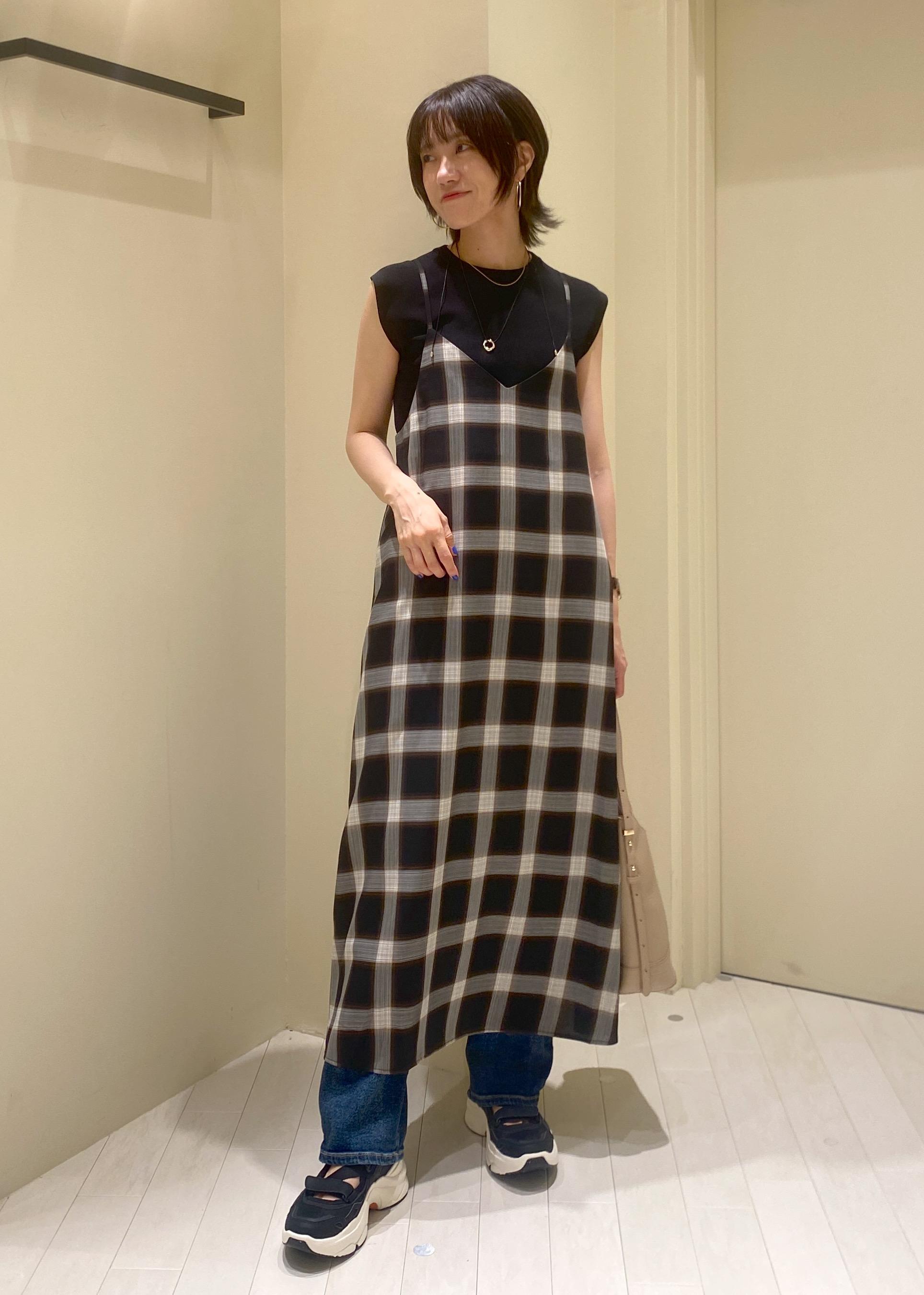ROPE' PICNICのオンブレチェックキャミソールワンピースを使ったコーディネートを紹介します。｜Rakuten Fashion(楽天ファッション／旧楽天ブランドアベニュー)6142633