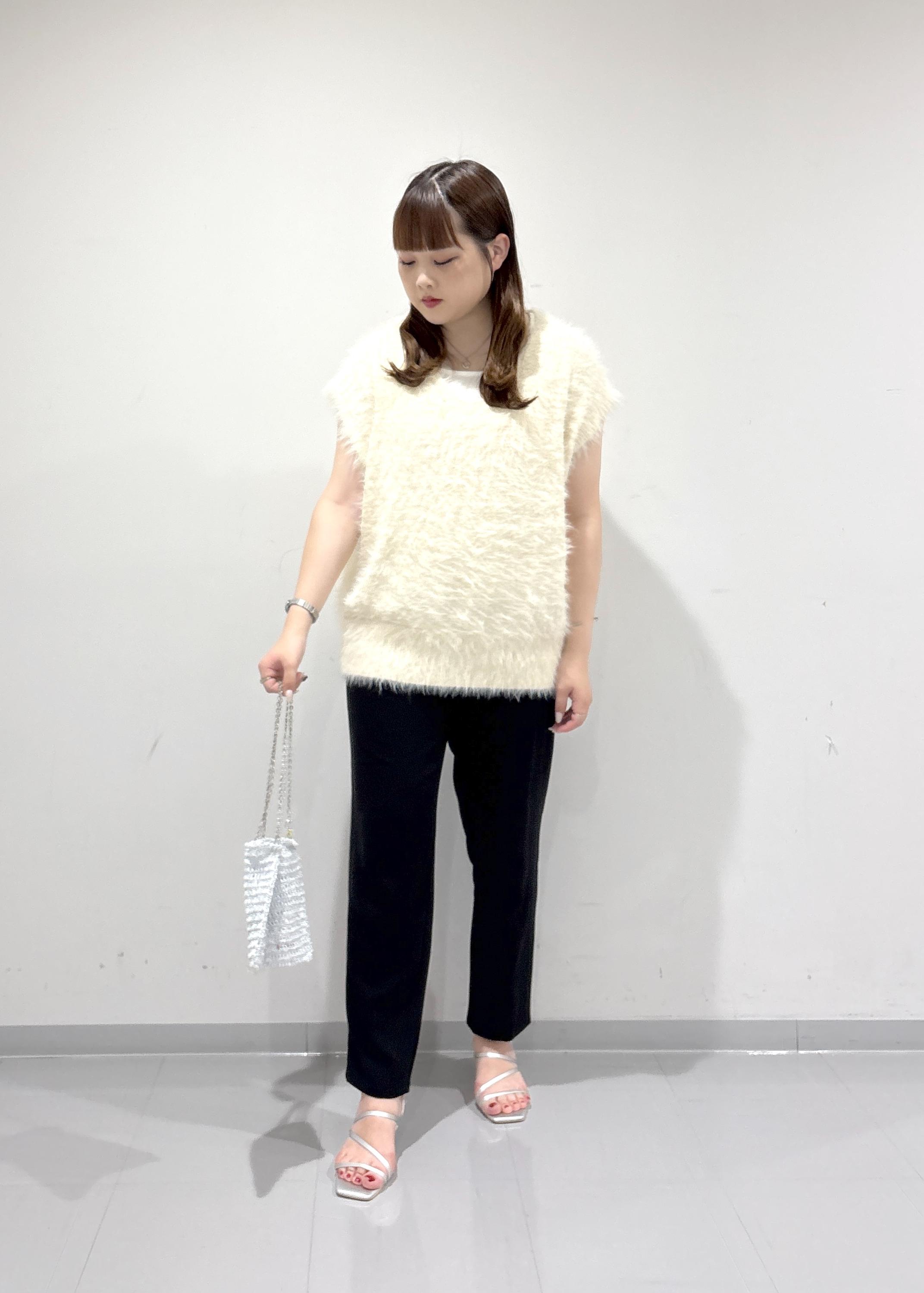 ROPE' PICNICのシャギーニットベストを使ったコーディネートを紹介します。｜Rakuten Fashion(楽天ファッション／旧楽天ブランドアベニュー)6142643