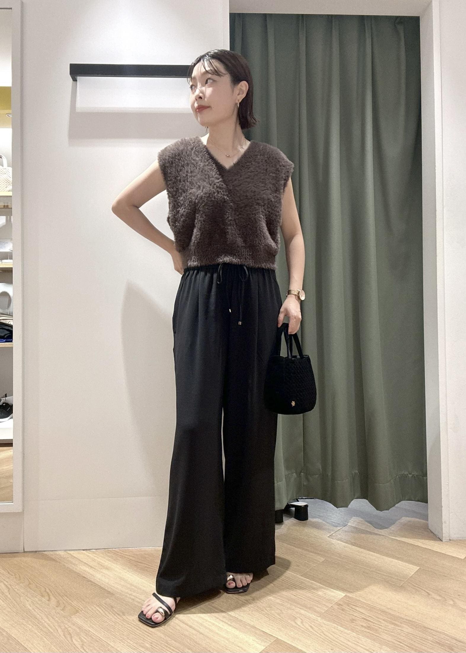 ROPE' PICNICのショートフェザーニットベストを使ったコーディネートを紹介します。｜Rakuten Fashion(楽天ファッション／旧楽天ブランドアベニュー)6142691