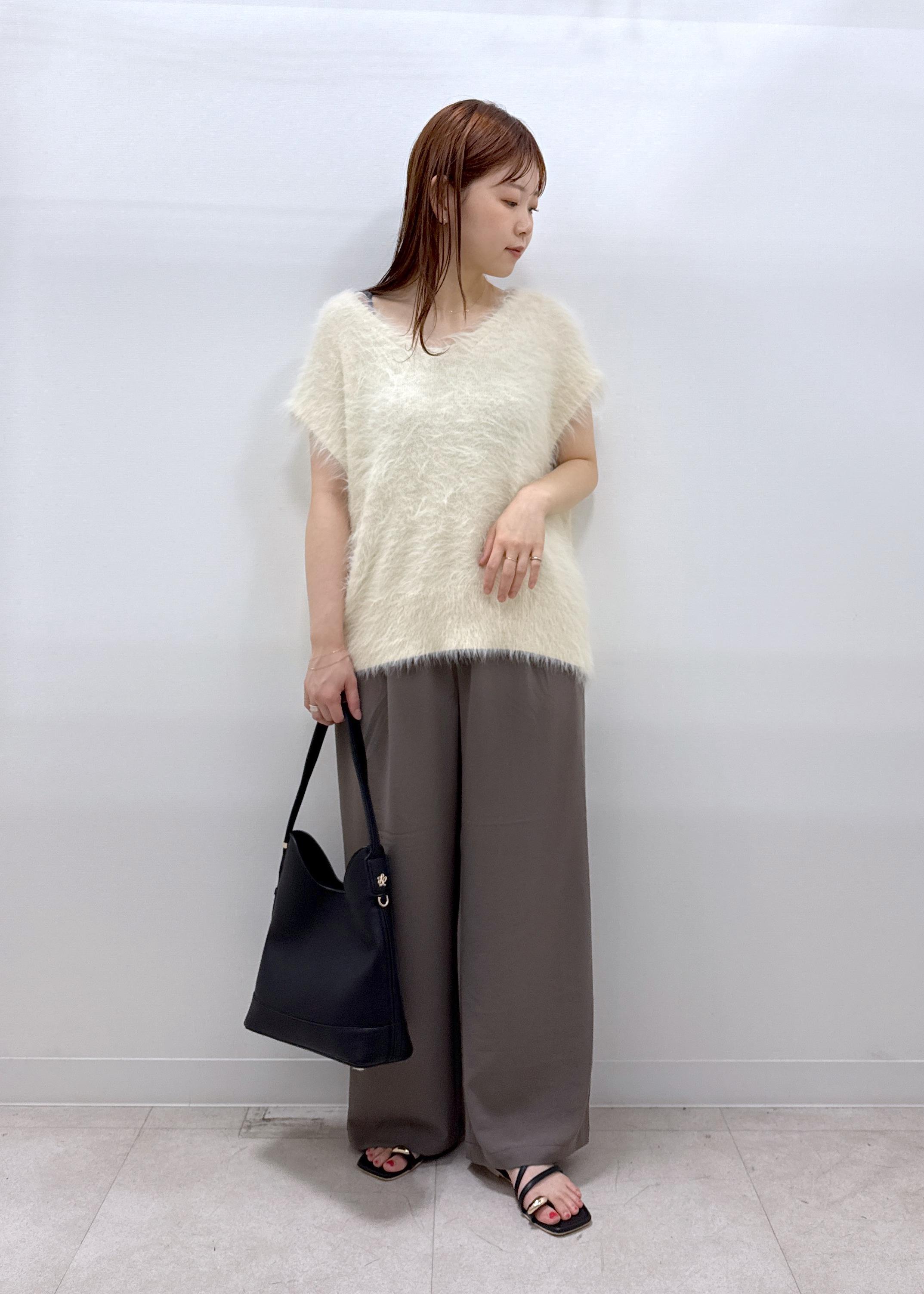 ROPE' PICNICのシャギーニットベストを使ったコーディネートを紹介します。｜Rakuten Fashion(楽天ファッション／旧楽天ブランドアベニュー)6142694