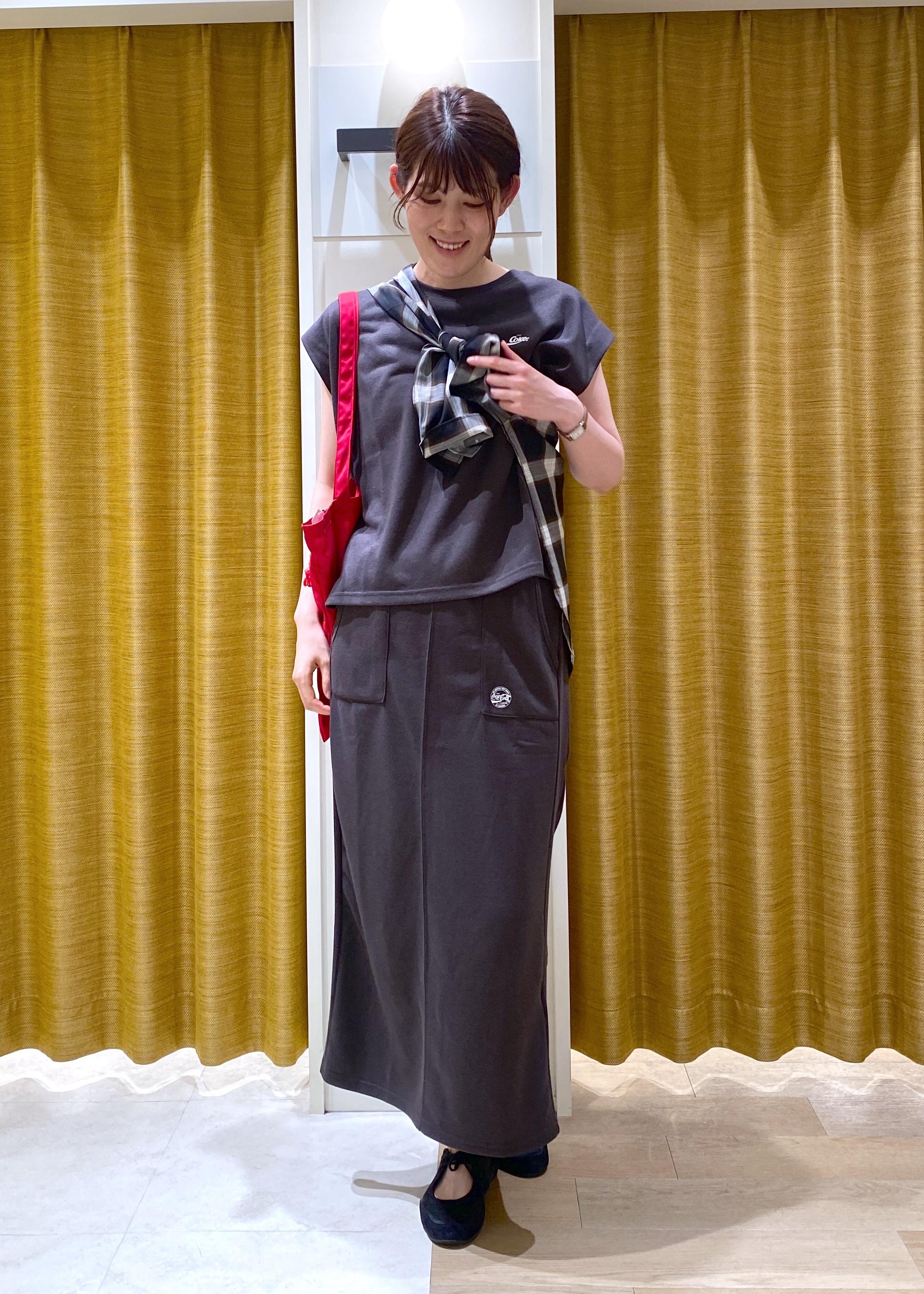 ROPE' PICNICの【Coca-Cola】【汗染み加工・セットアップ対応】ラメ入りミニ裏毛アイラインスカートを使ったコーディネートを紹介します。｜Rakuten Fashion(楽天ファッション／旧楽天ブランドアベニュー)6142355