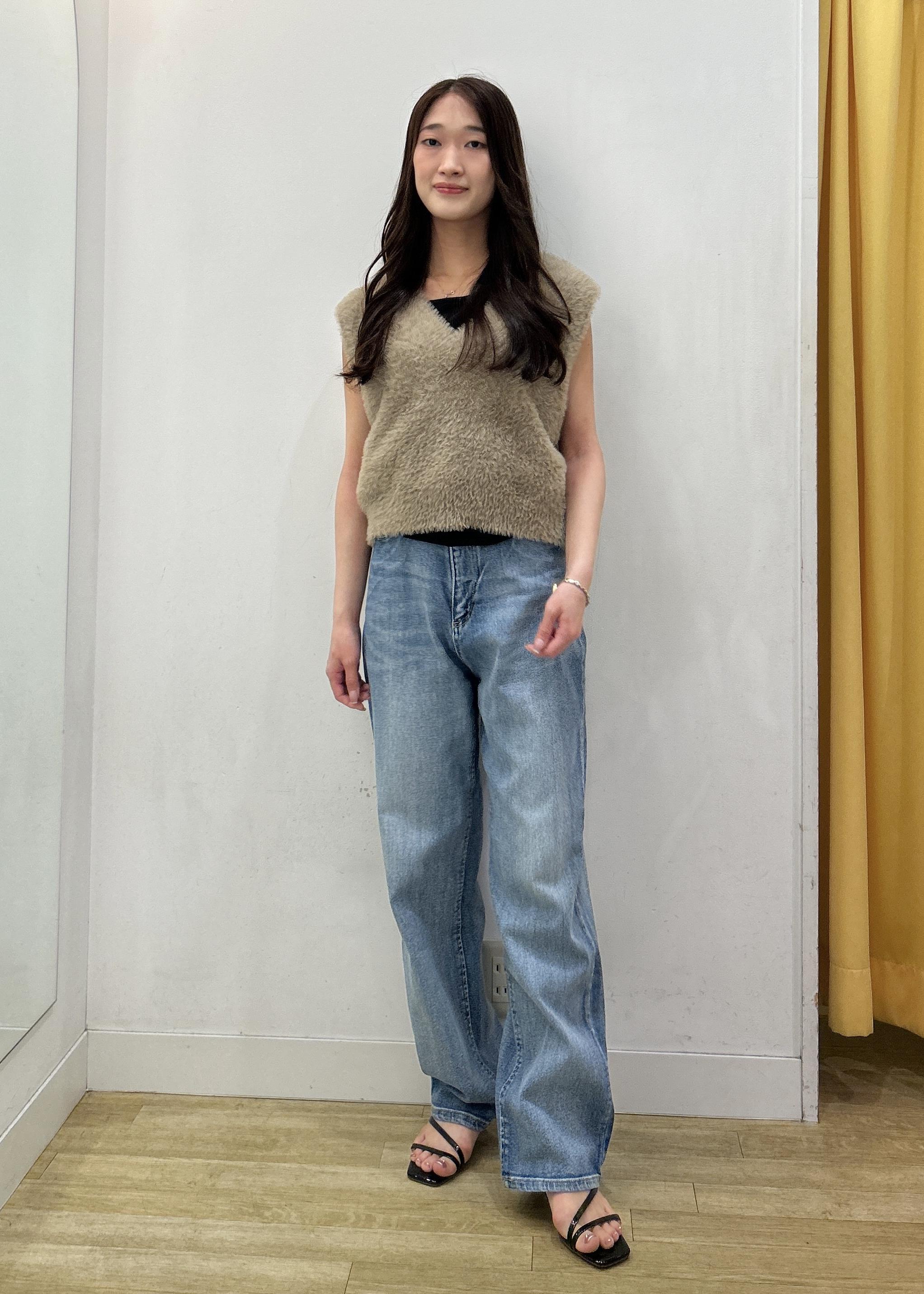 ROPE' PICNICのショートフェザーニットベストを使ったコーディネートを紹介します。｜Rakuten Fashion(楽天ファッション／旧楽天ブランドアベニュー)6142426