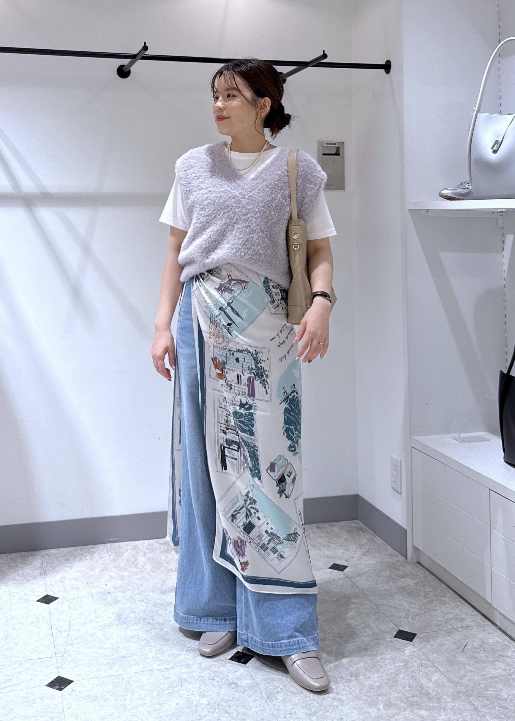 ROPE' PICNICのショートフェザーニットベストを使ったコーディネートを紹介します。｜Rakuten Fashion(楽天ファッション／旧楽天ブランドアベニュー)6142367