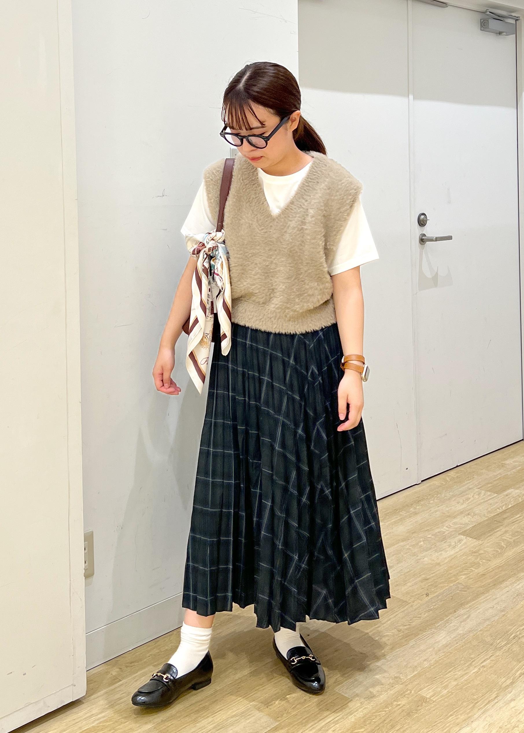 ROPE' PICNICのショートフェザーニットベストを使ったコーディネートを紹介します。｜Rakuten Fashion(楽天ファッション／旧楽天ブランドアベニュー)6142389