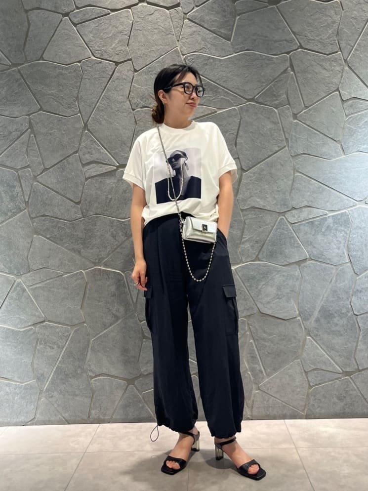 Vinの裾ドロストパラシュートパンツを使ったコーディネートを紹介します。｜Rakuten Fashion(楽天ファッション／旧楽天ブランドアベニュー)6037648