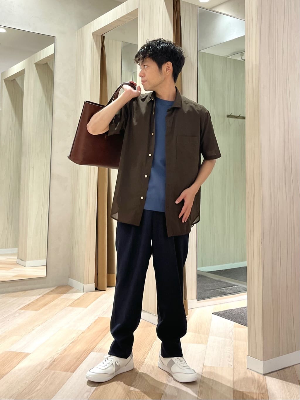 TAKEO KIKUCHIの【多機能】リネンライクカルゼ イージーパンツを使ったコーディネートを紹介します。｜Rakuten Fashion(楽天ファッション／旧楽天ブランドアベニュー)6039877