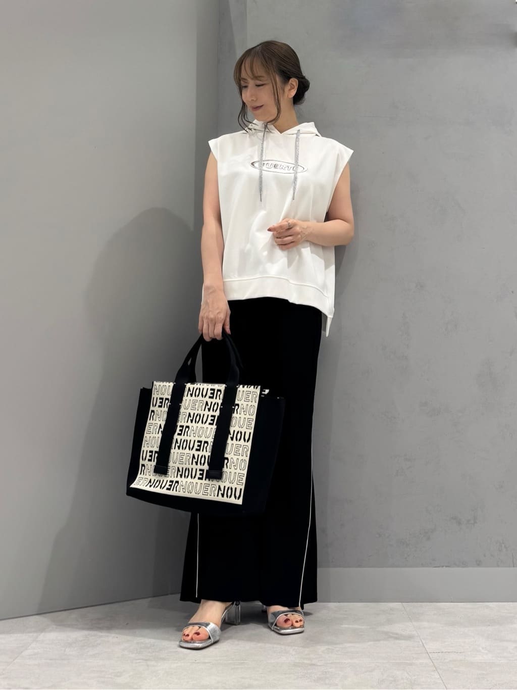 Vinのメタルロゴノースリフーディを使ったコーディネートを紹介します。｜Rakuten Fashion(楽天ファッション／旧楽天ブランドアベニュー)6041020