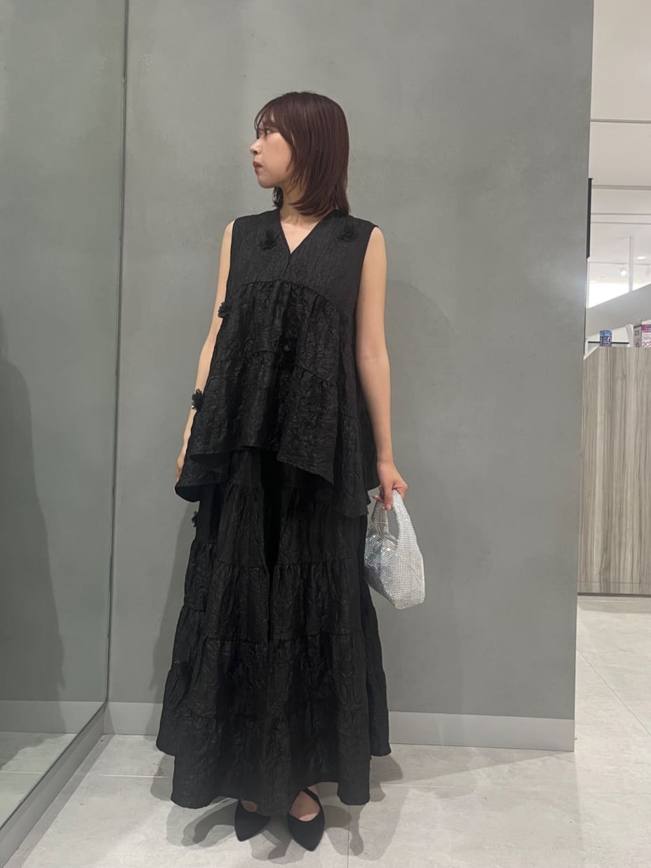 Vinのフラワーモチーフティアードブラウスを使ったコーディネートを紹介します。｜Rakuten Fashion(楽天ファッション／旧楽天ブランドアベニュー)6043507