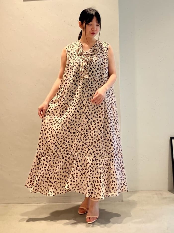 1er Arrondissementのレオパードプリントワンピースを使ったコーディネートを紹介します。｜Rakuten Fashion(楽天ファッション／旧楽天ブランドアベニュー)6046757