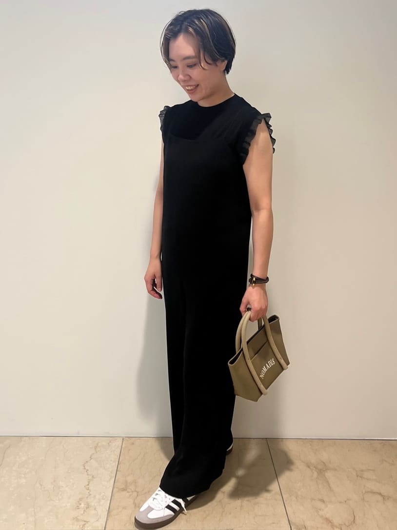 1er Arrondissementのグリッターラッフルニットタンクを使ったコーディネートを紹介します。｜Rakuten Fashion(楽天ファッション／旧楽天ブランドアベニュー)6046876