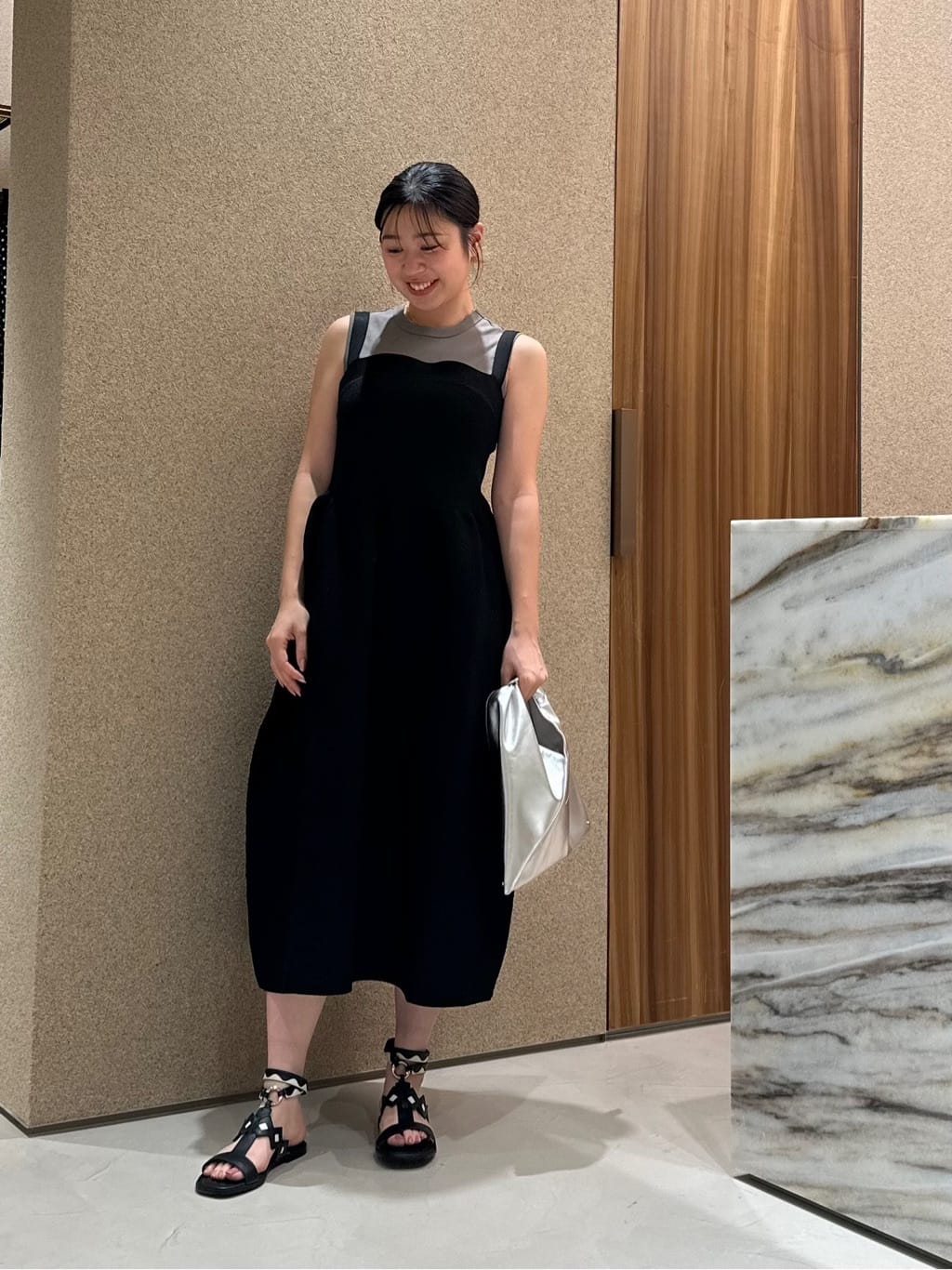 allurevilleの【LOULOU WILLOUGHBY】ニットコクーンキャミワンピースを